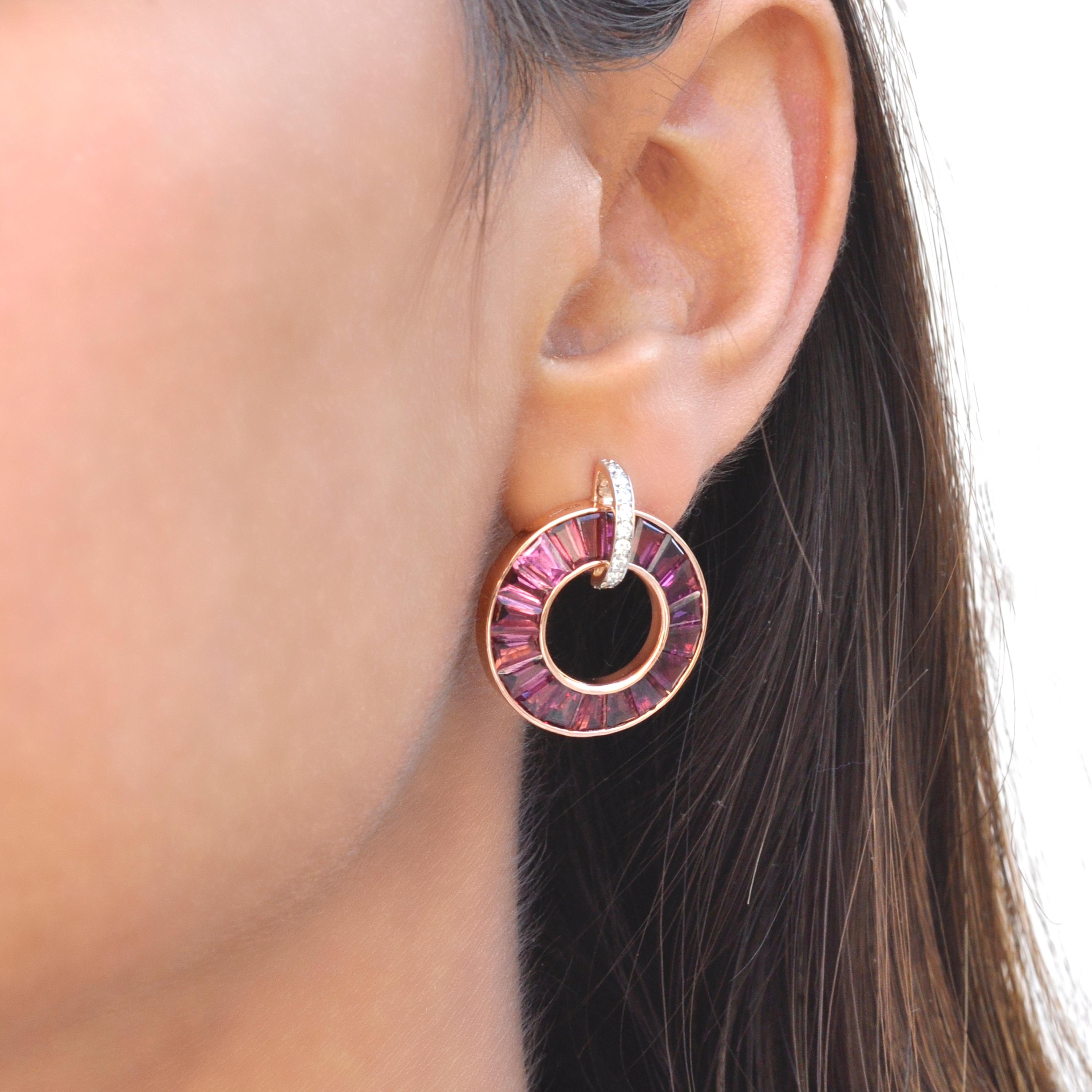 18K Rose Gold Channel Set Rhodolite Diamond Circle Art Deco Pendant Earrings Set For Sale 9