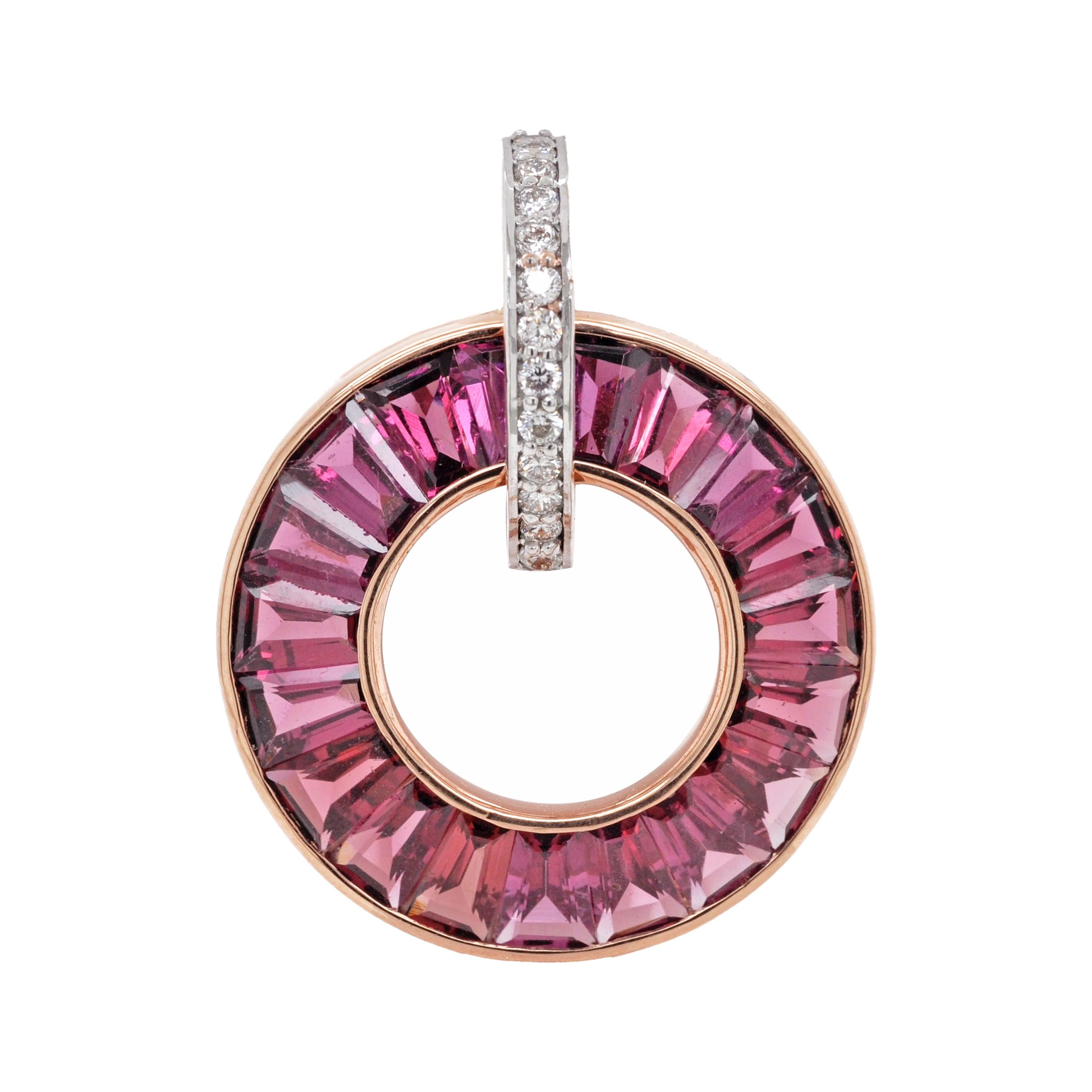 18K Rose Gold Channel Set Rhodolite Diamond Circle Art Deco Pendant Earrings Set In New Condition For Sale In Jaipur, Rajasthan