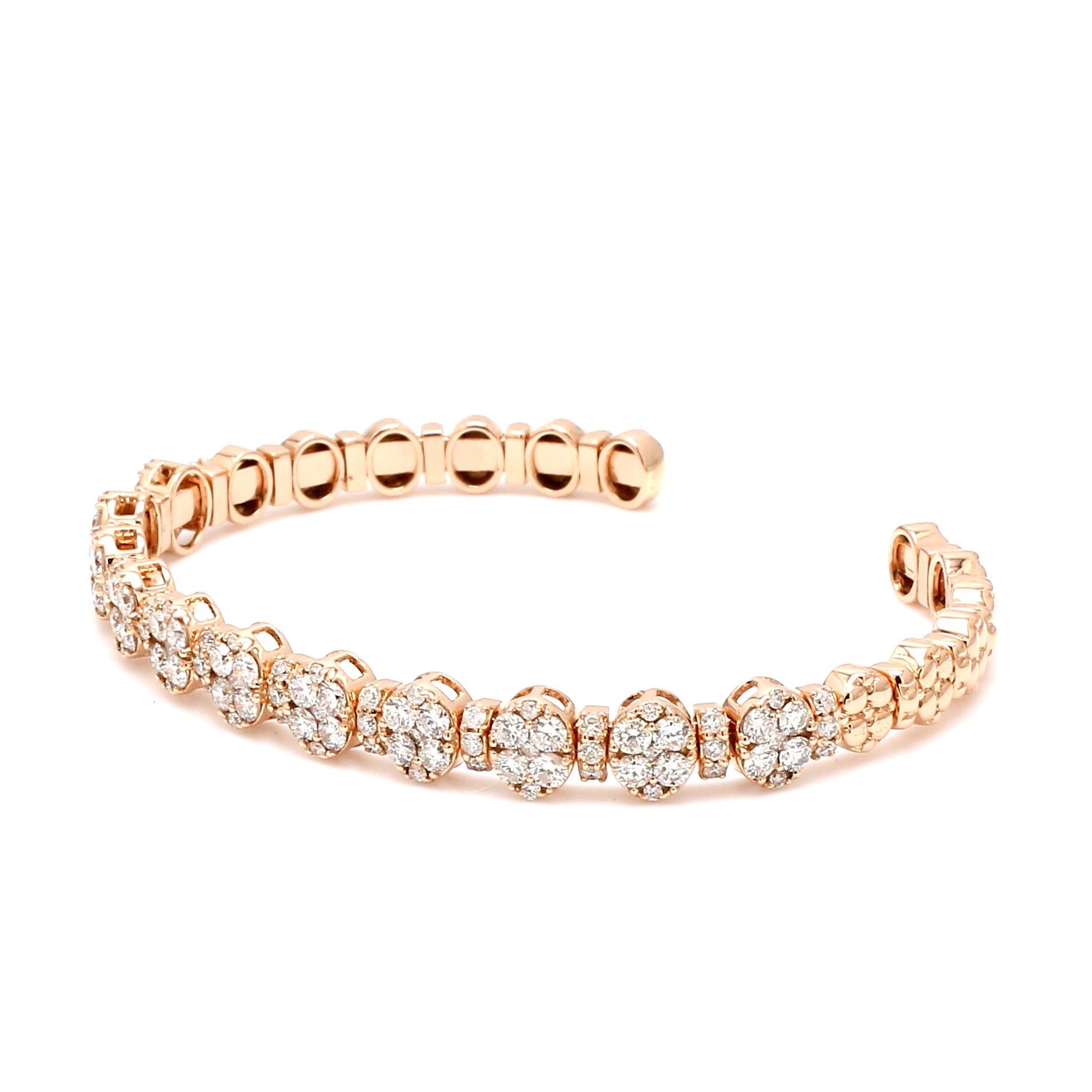 18k Rose Gold Cluster SI/H Natural Diamond Cuff Bracelet Gift In New Condition For Sale In Diera, Dubai