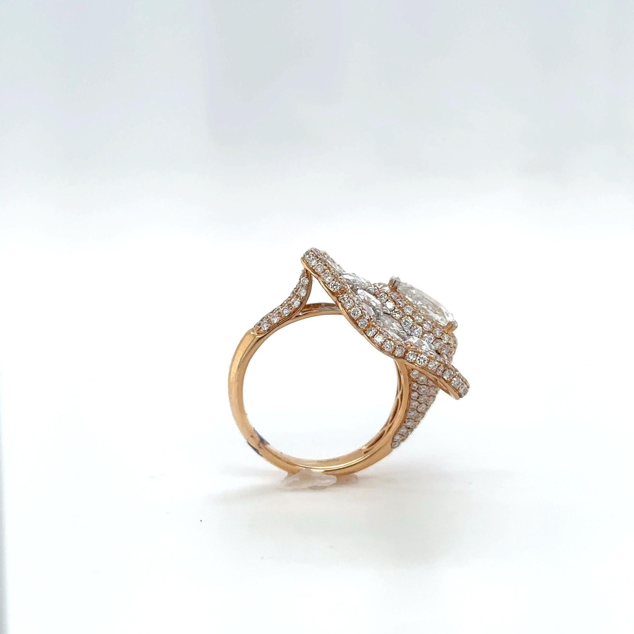 Anello da cocktail in oro rosa 18K con diamanti rotondi e a pera taglio rosa In condizioni Nuovo in vendita a New York, US