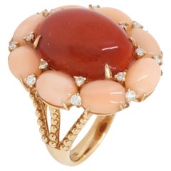 Bague vintage en corail sang de bœuf avec corail peau d'ange et diamants en or rose 18 carats
