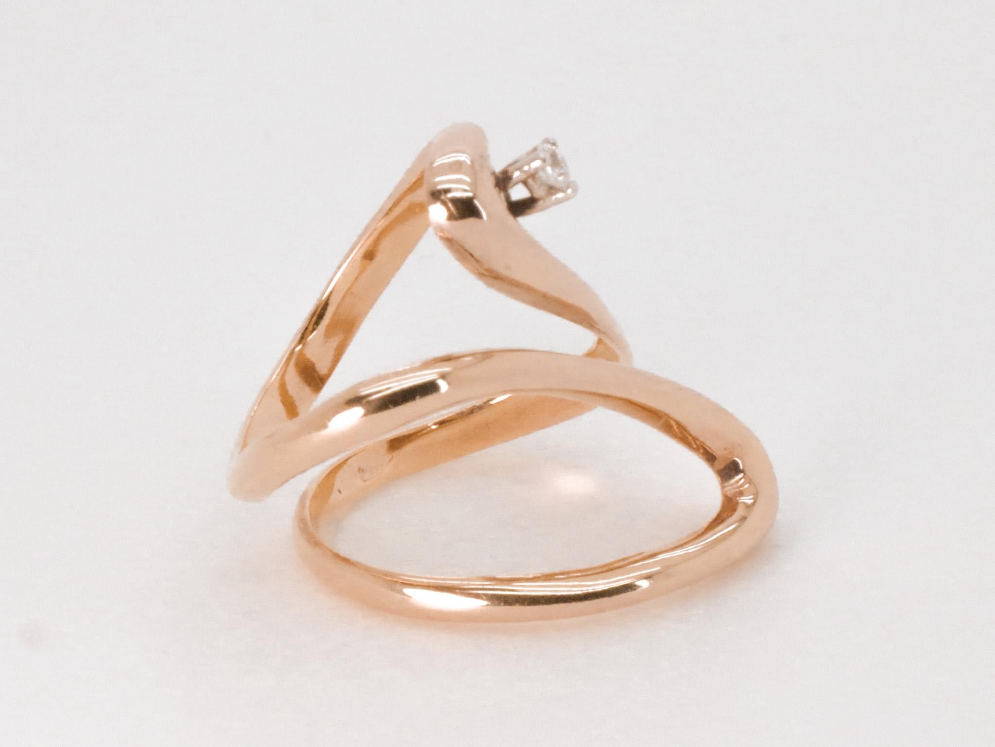 Bague de fiançailles audacieuse en or rose 18 carats à motif cosmique avec diamant blanc de 0,10 carat en vente 5