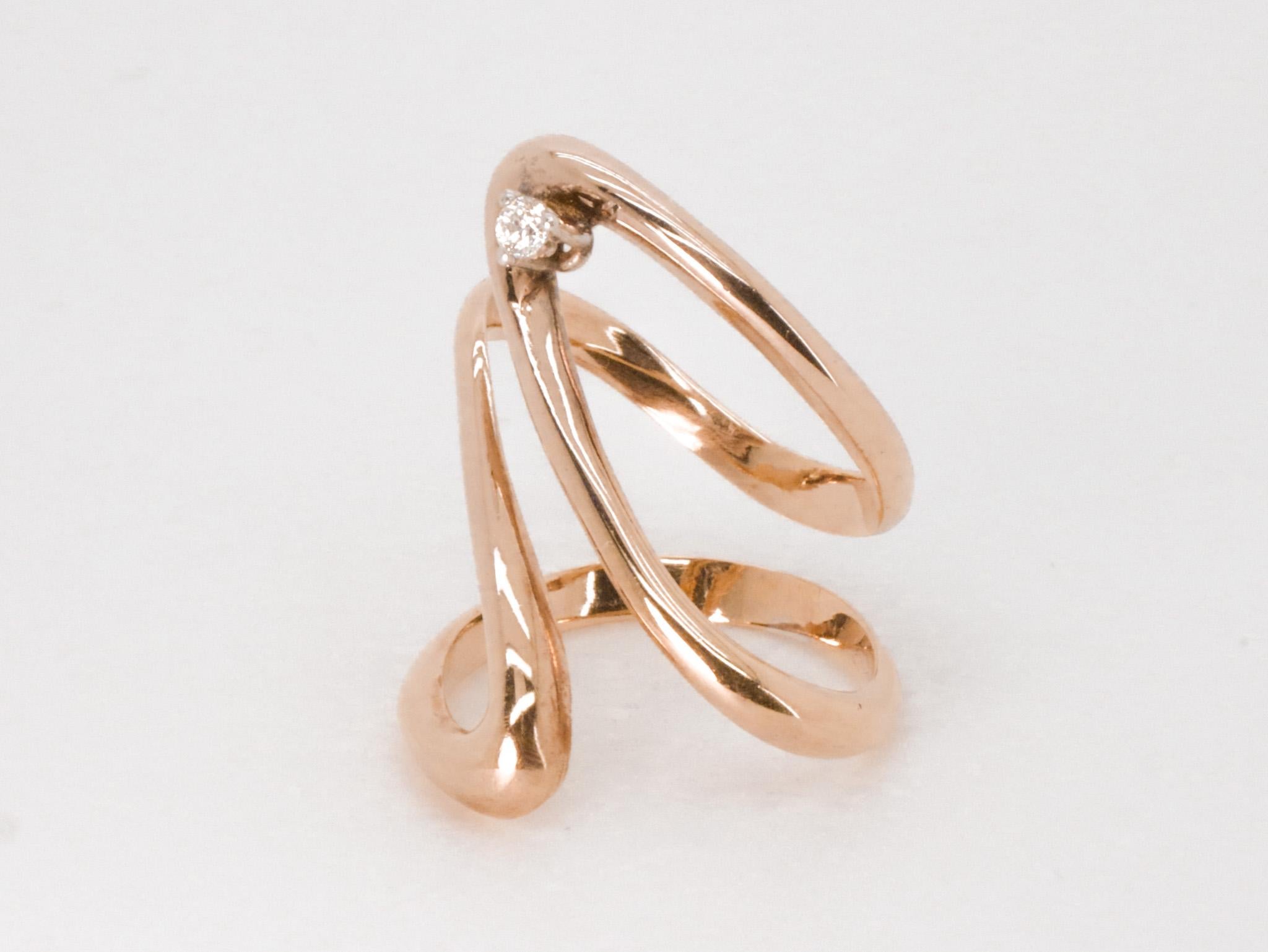 Bague de fiançailles audacieuse en or rose 18 carats à motif cosmique avec diamant blanc de 0,10 carat Neuf - En vente à Milan, IT