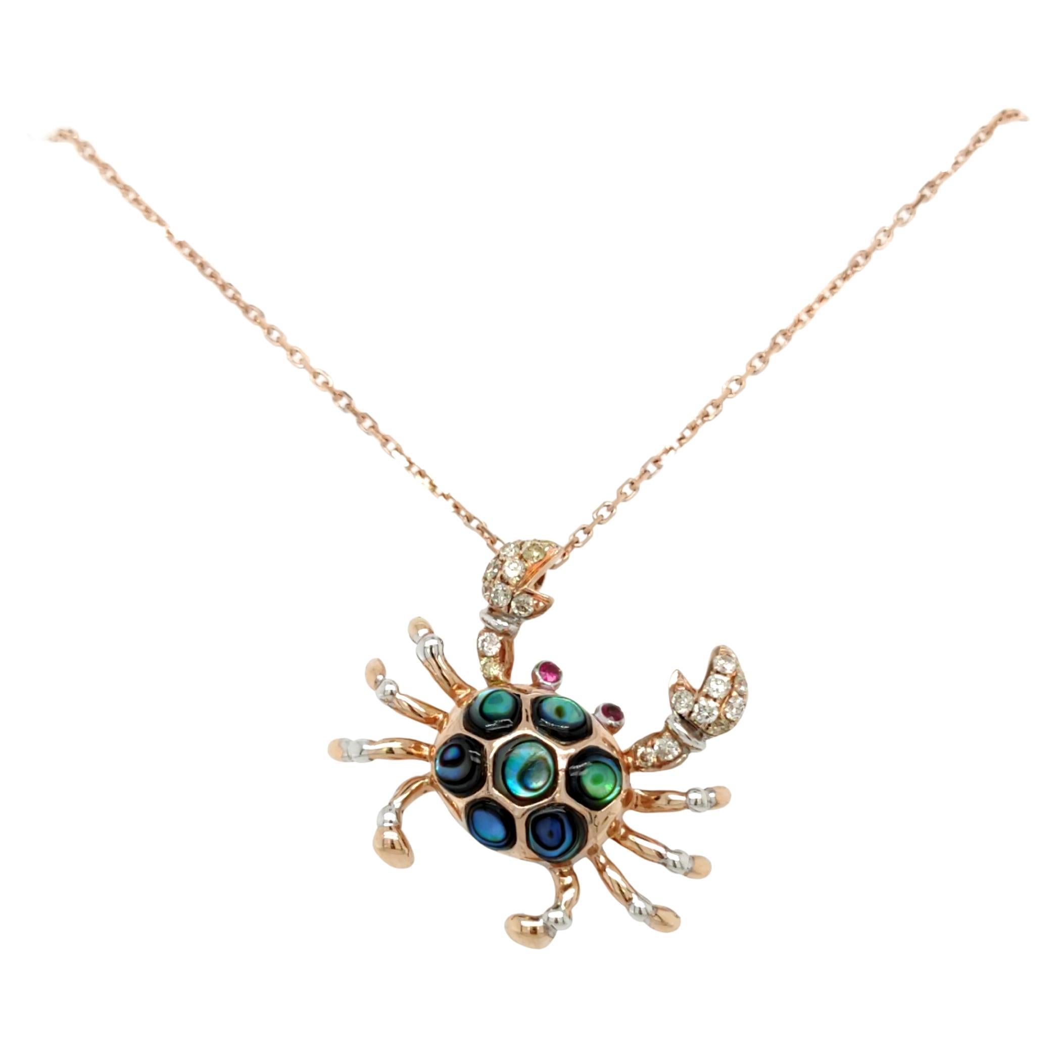 Collier pendentif crabe en or rose 18 carats avec diamants, rubis et coquille d'ormeau 