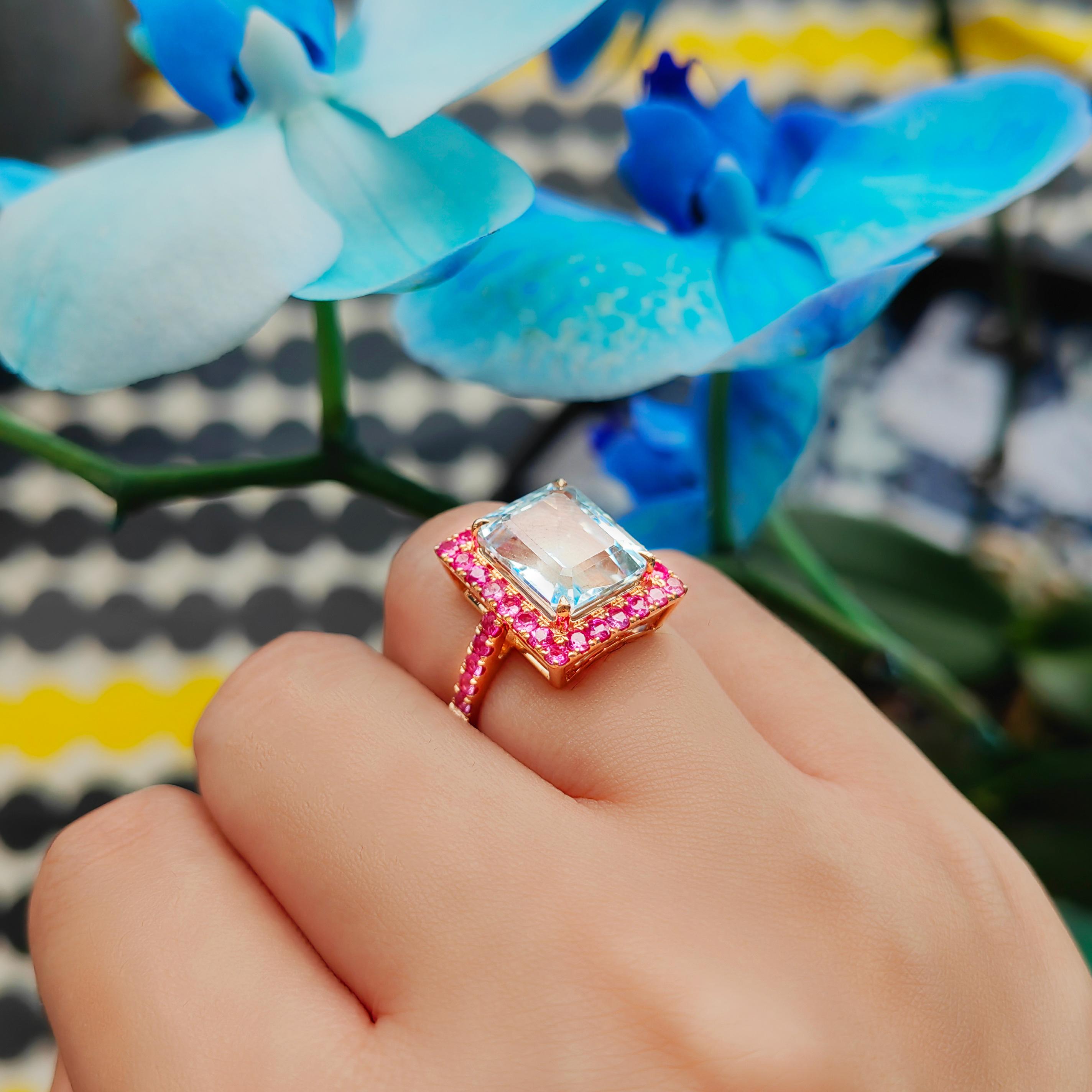 Taille américaine : 6.5

or rose 18K - 5.14 GM
36 saphirs roses - 1,28 CT
1 Aigue-marine - 6.06 CT

Notre bague saphir rose et aigue-marine est parfaite à porter au printemps et en été, ainsi que lors de toutes les rencontres décontractées. Il