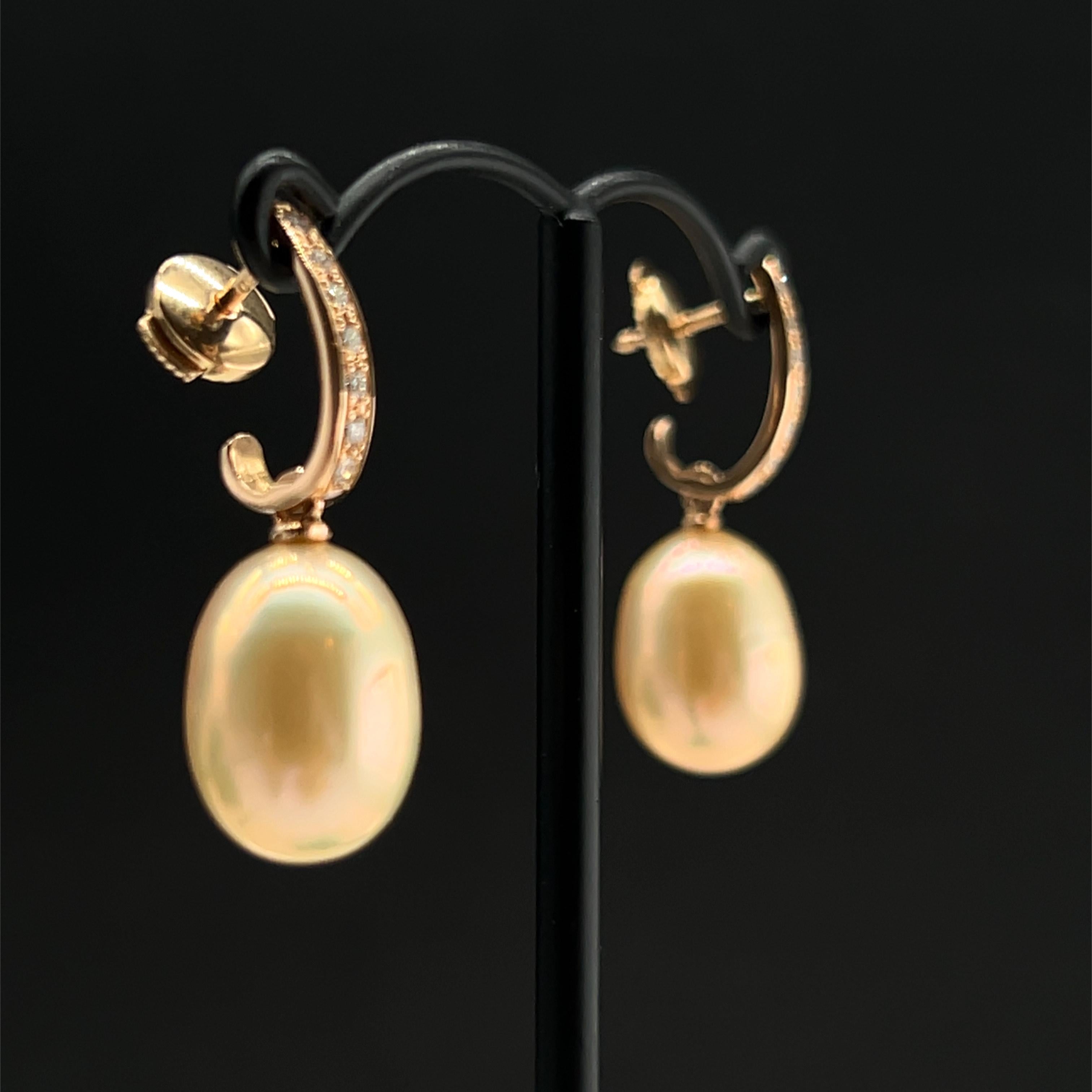 These refined earrings are crafted in 18 karat rose gold and feature a timeless design that combines natural elegance with modern sophistication. Each piece is adorned with a lustrous baroque cultured pearl, gracefully suspended from a hoop set with
