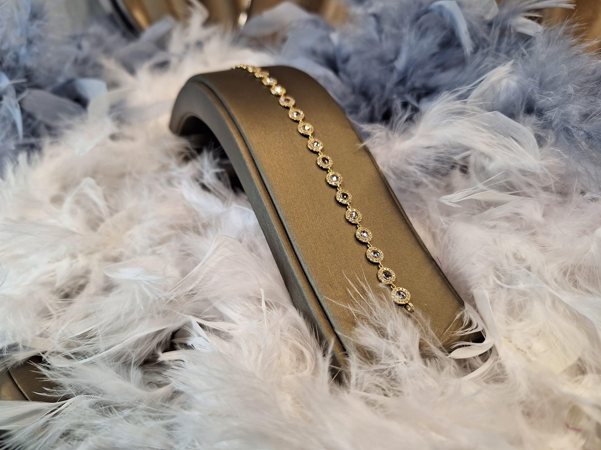 Moderne Bracelet en or rose 18 carats et diamants en vente