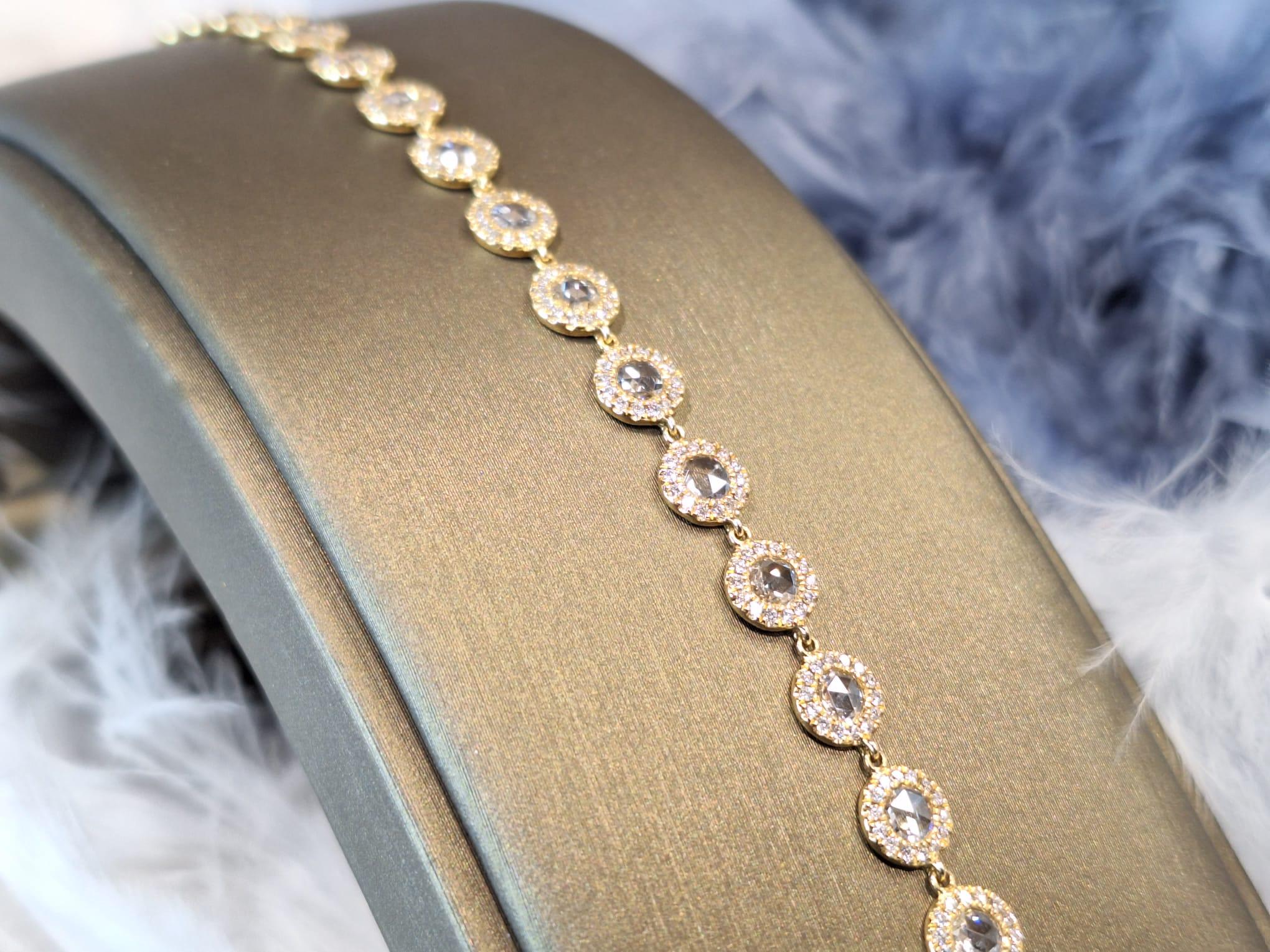 18K Rose Gold Diamond Bracelet In New Condition For Sale In Central, HK