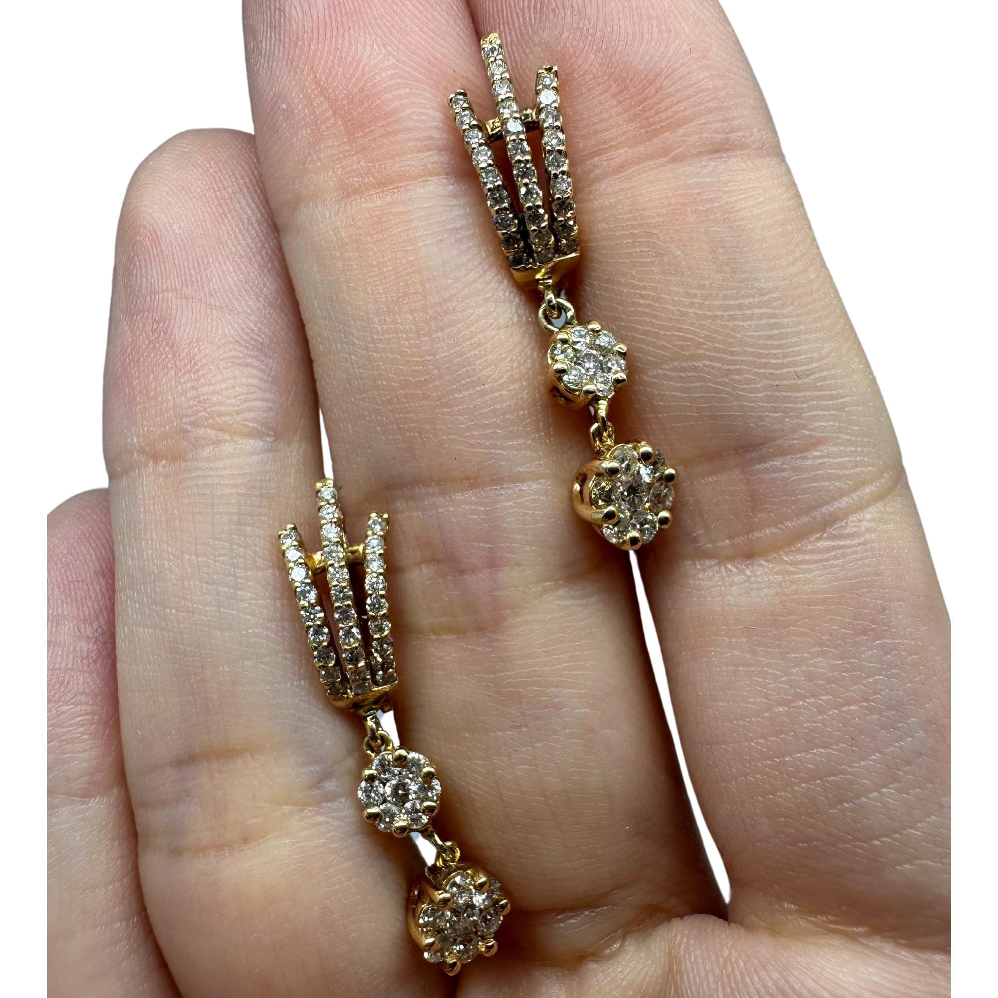 Orecchini a goccia con diamanti in oro rosa 18k in vendita 2