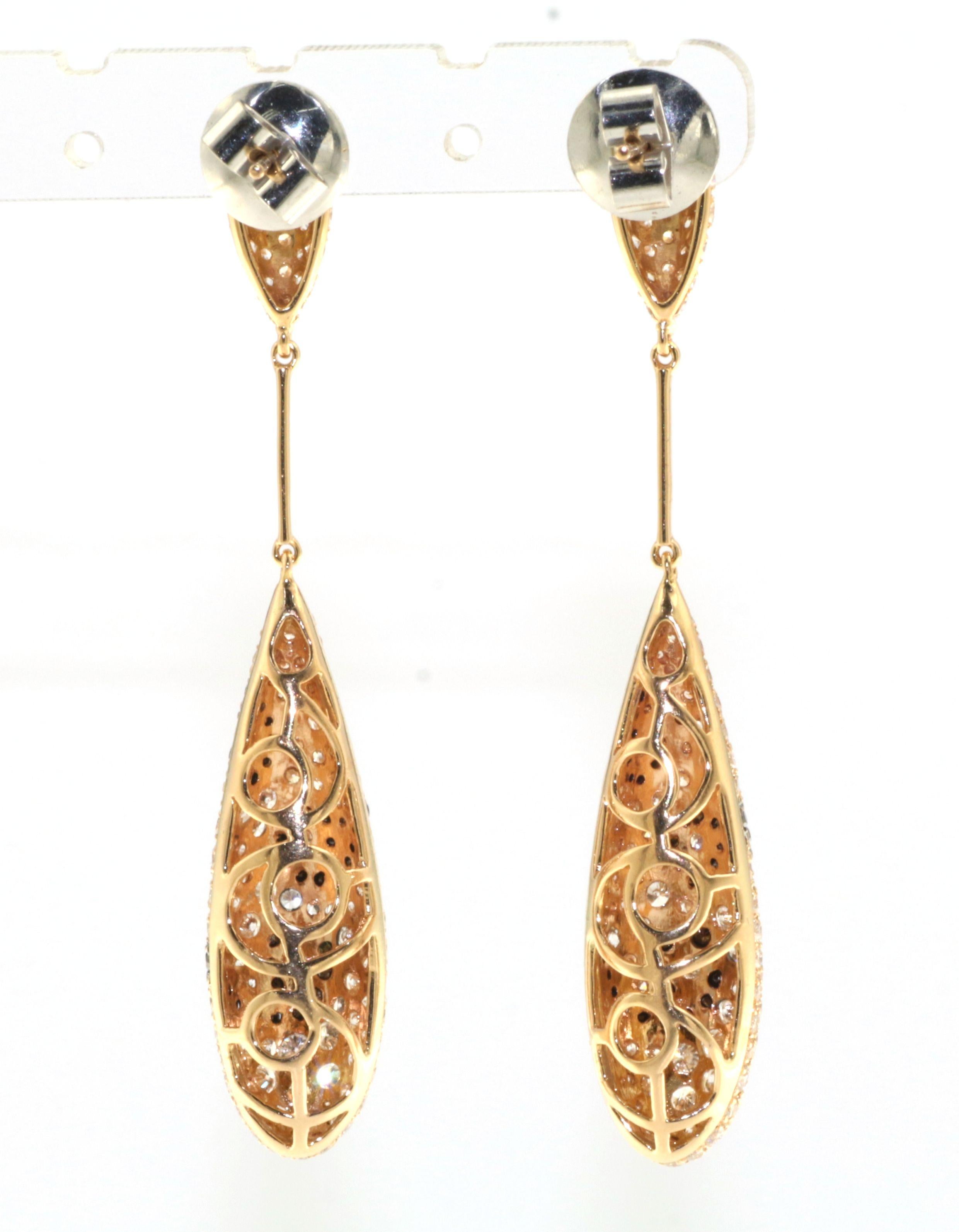 Contemporain Boucle d'oreille pendante en or rose 18 carats avec diamant blanc et noir pavé de 4.46ct en vente