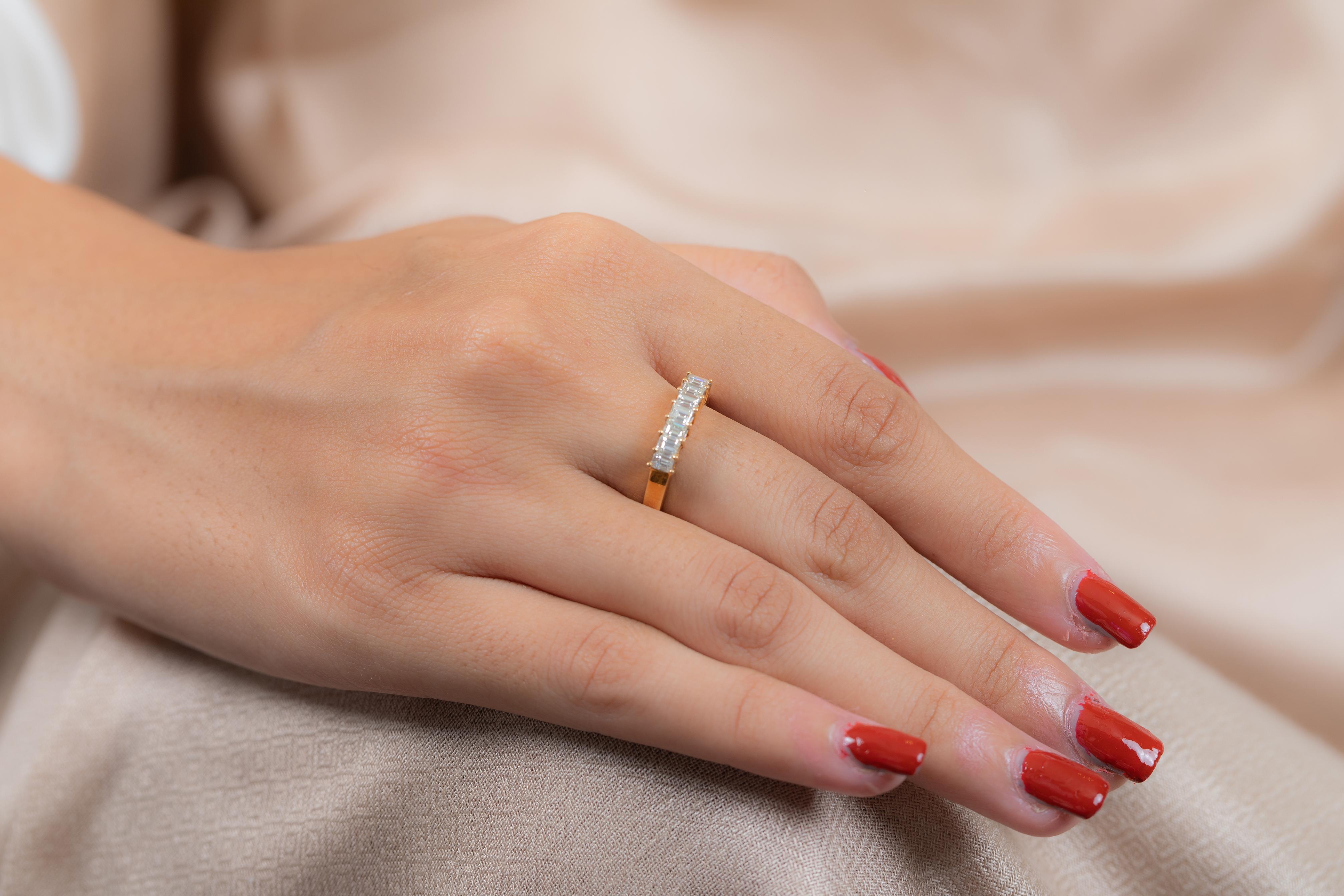 Im Angebot: 18 Karat Gelbgold Moderner Diamant Halb-Eternity-Ring () 2
