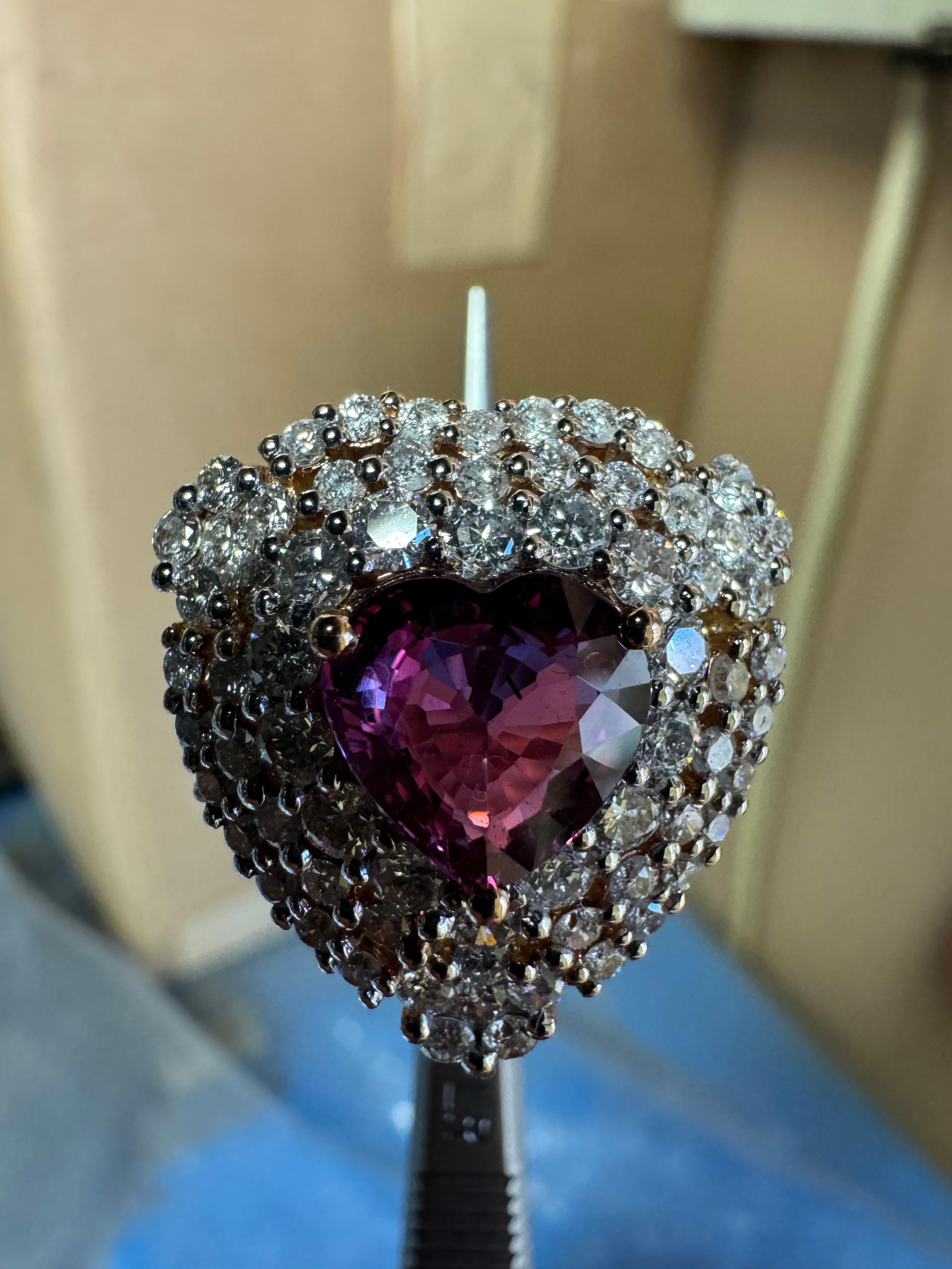 18K Rose Gold Diamond Heart GIA Certified 3.50 Carat No Heat Pink Sapphire Ring For Sale 2