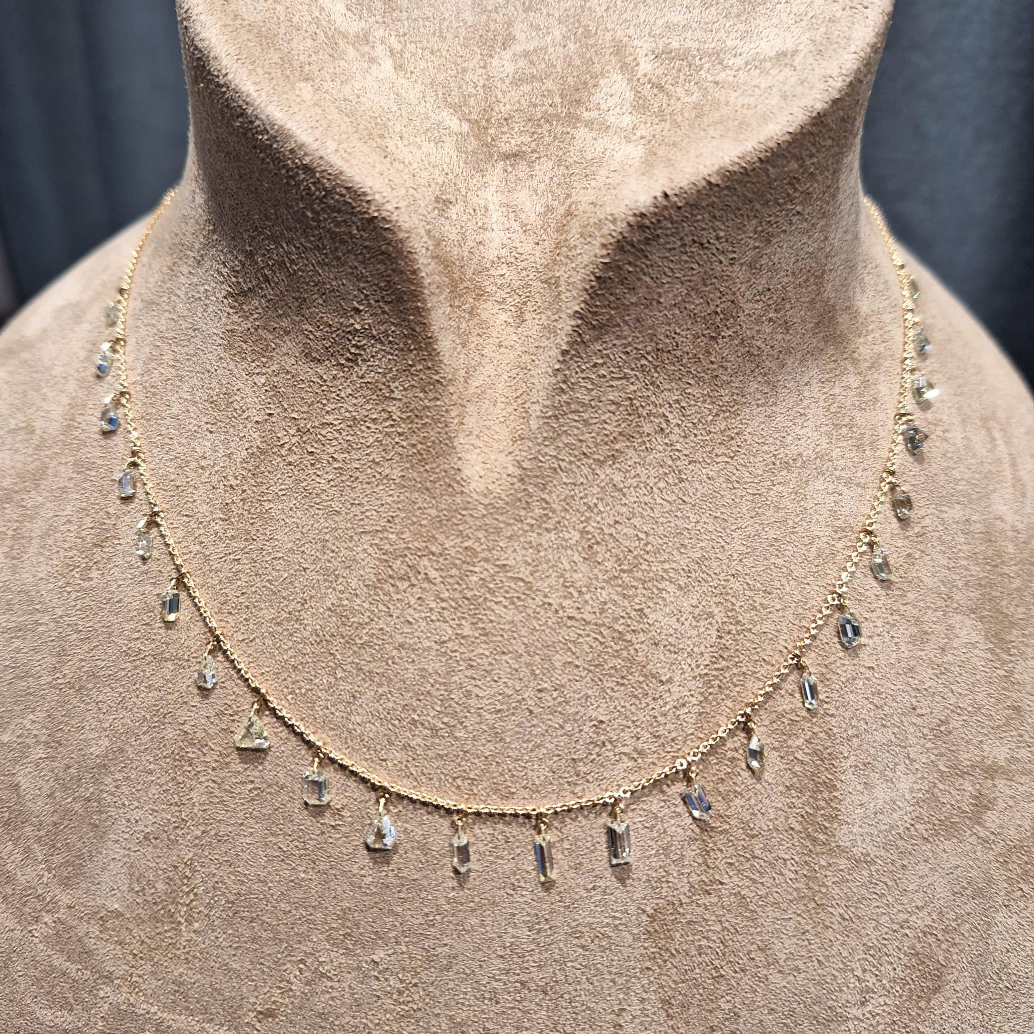 18 Karat Roségold Diamant-Halskette

Diamanten symbolisieren Klarheit und Reinheit, stehen aber auch für Unschuld, Stärke und wahre Liebe.

Die Halskette mit Diamanten Gesamtgewicht 4,10ct, in 18K Gold gemacht.



