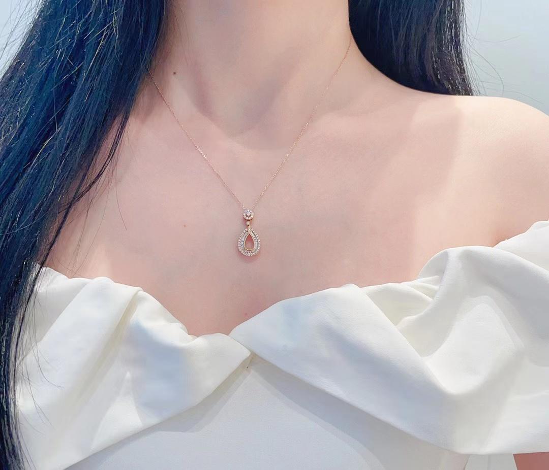 Moderno Collana di diamanti in oro rosa 18K in vendita