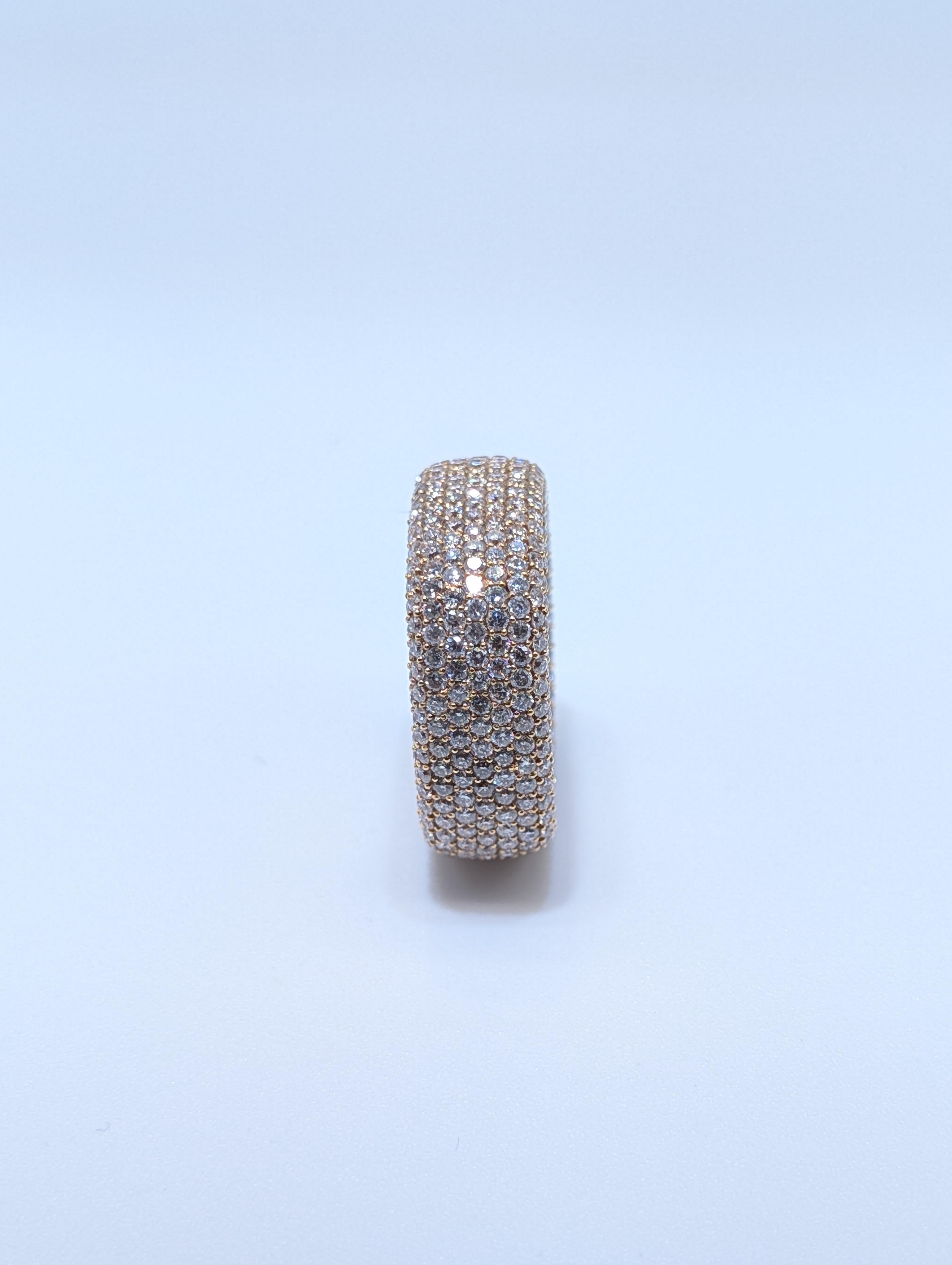 Taglio rotondo 18k Rose Gold Diamond Pave Set Diamond Ring in vendita