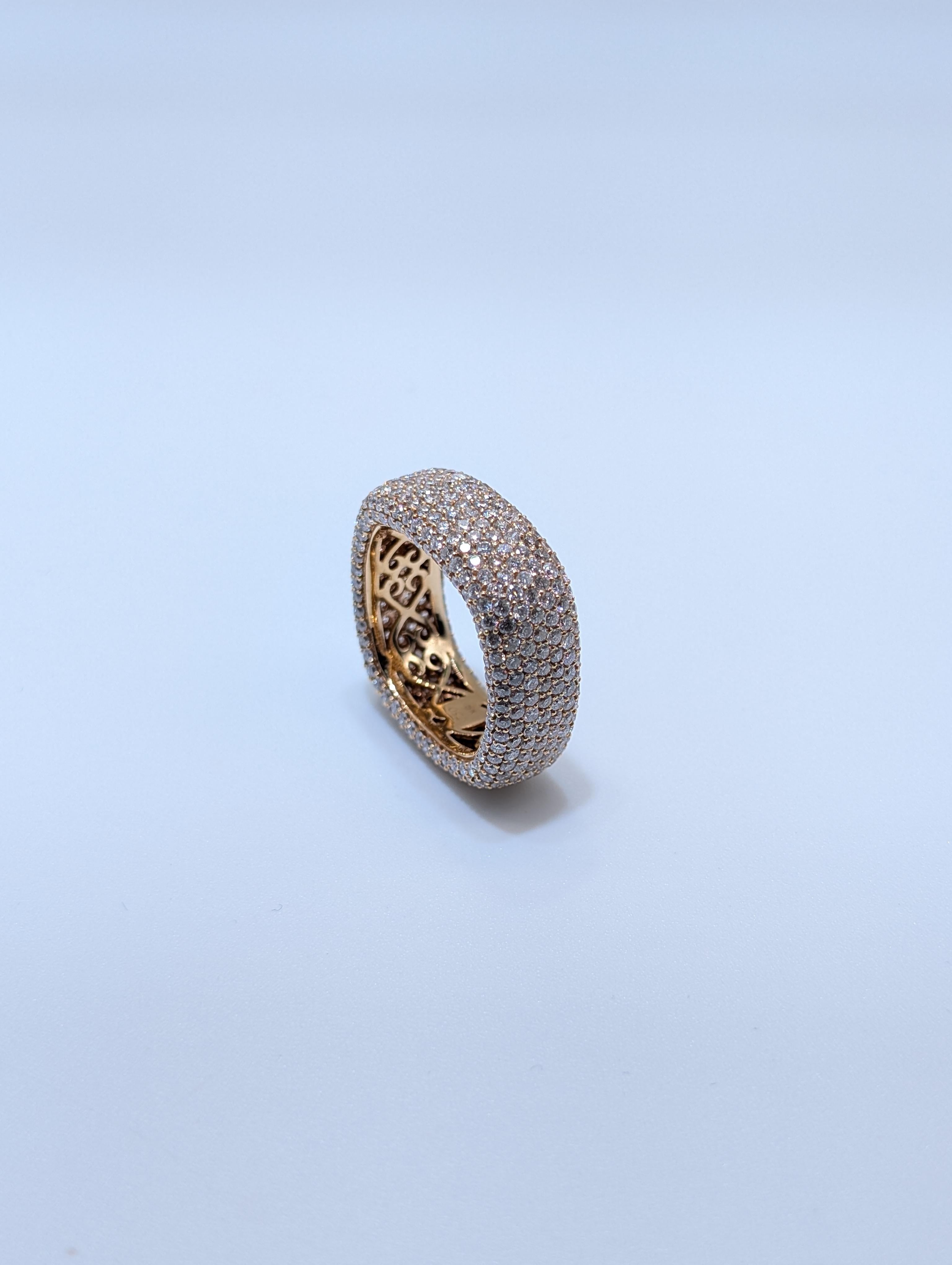 18k Rose Gold Diamond Pave Set Diamond Ring In condizioni Nuovo in vendita a New York, US