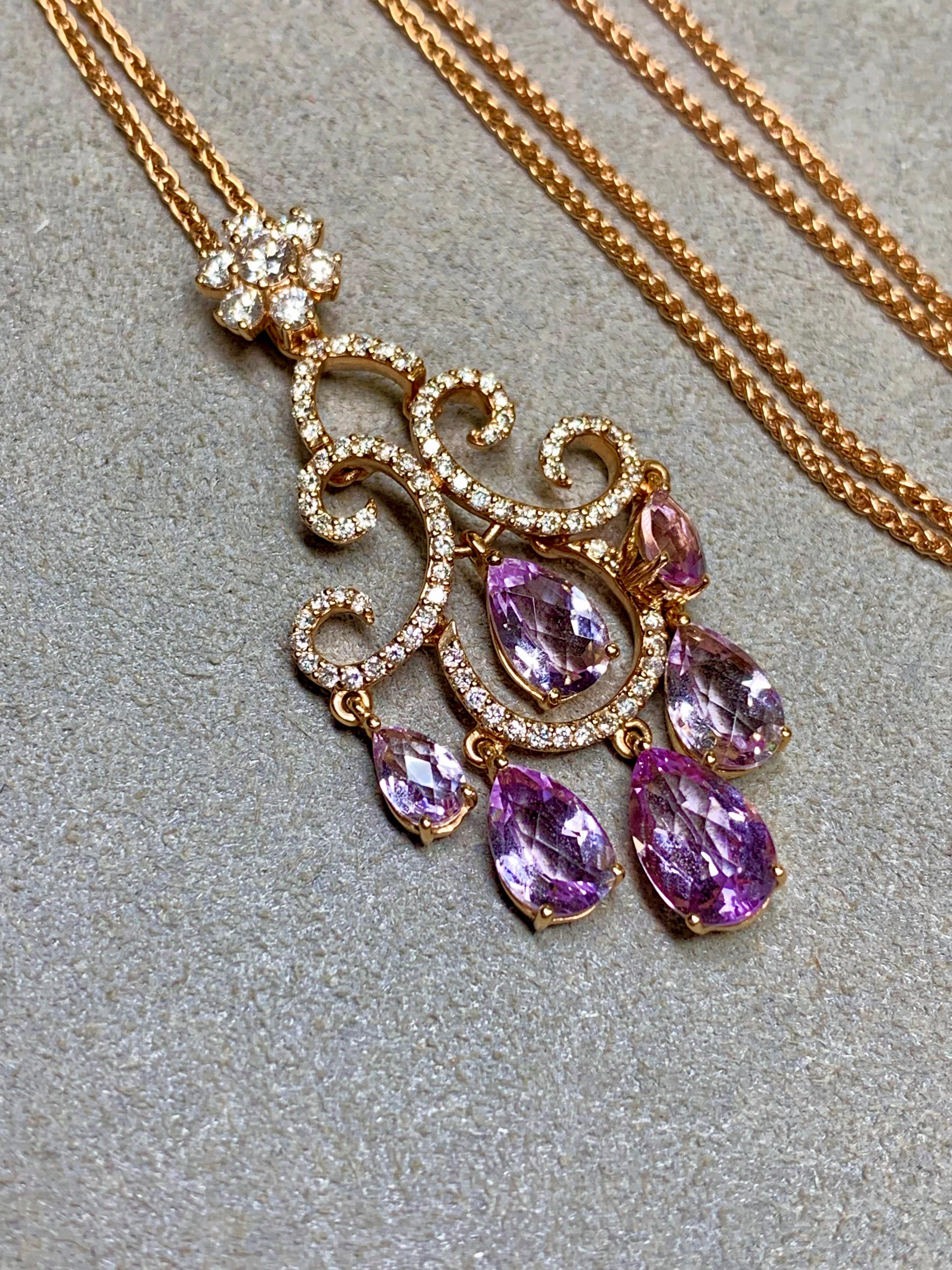 Taille poire Collier pendentif chandelier articulé en or rose 18K avec diamants et kunzite en forme de poire en vente