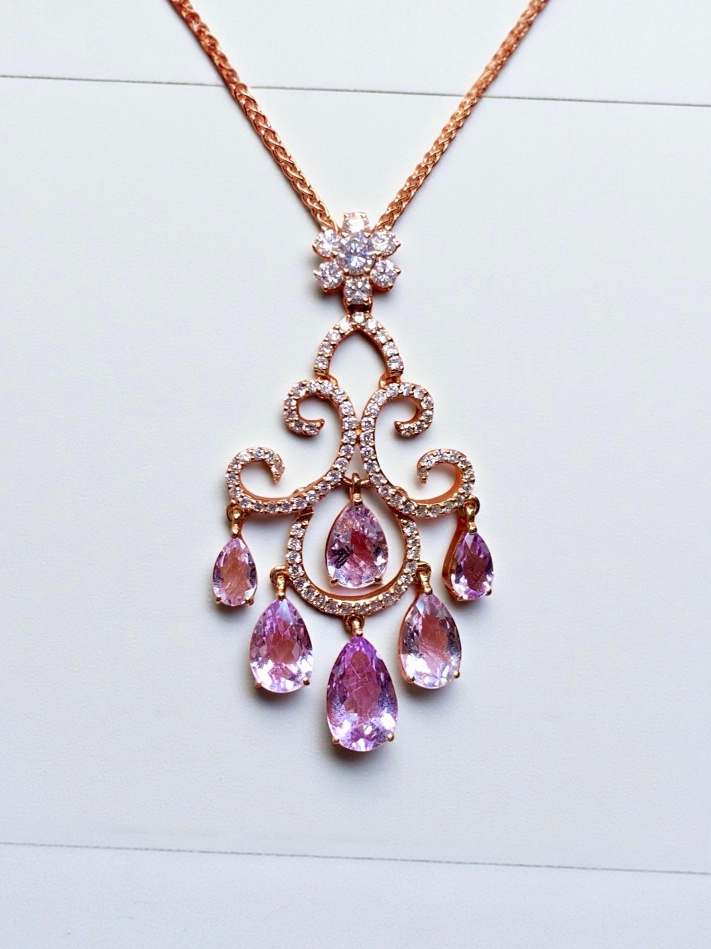 Collier pendentif chandelier articulé en or rose 18K avec diamants et kunzite en forme de poire en vente 3
