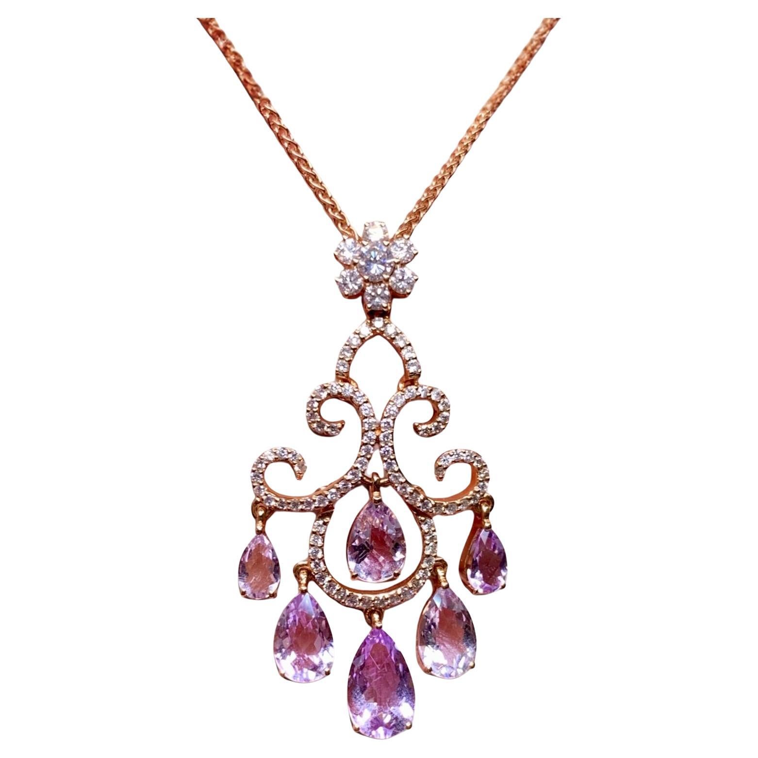 Collier pendentif chandelier articulé en or rose 18K avec diamants et kunzite en forme de poire en vente