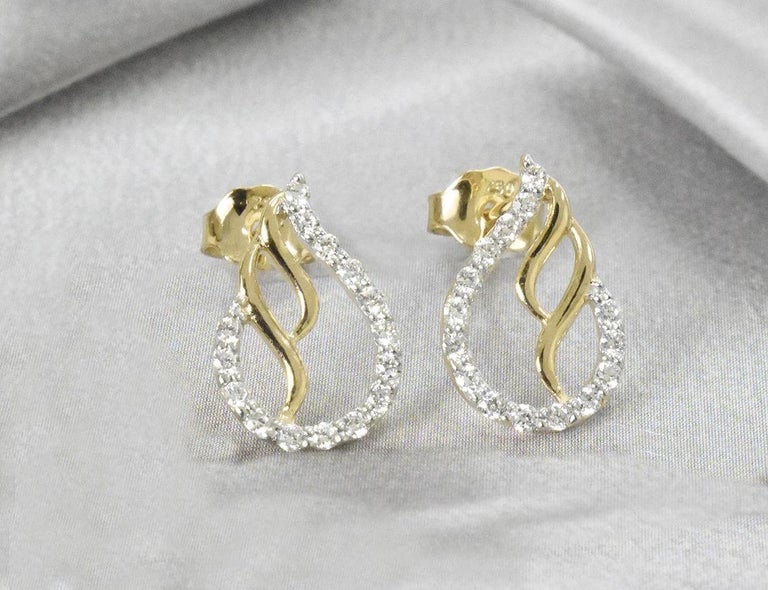 Diamond Teardrop Earrings in 18k Rose Gold, Yellow Gold, White Gold.

These Dainty Stud Earrings are made of 18k solid gold featuring shiny brilliant round cut natural diamonds set by master setter in our studio. Simple but unique, elegant and easy