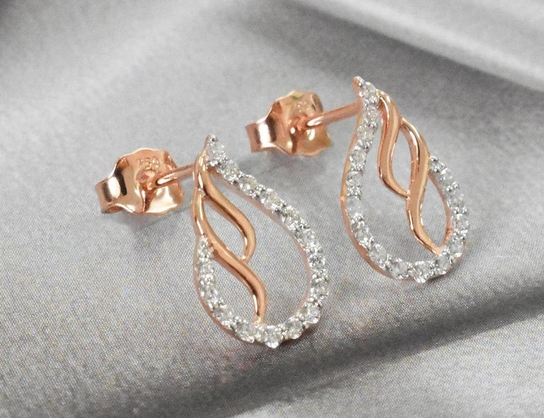 18k Gold Diamond Stud Earrings Bridal Earrings Fine Gold Diamond Earrings In New Condition For Sale In Bangkok, TH