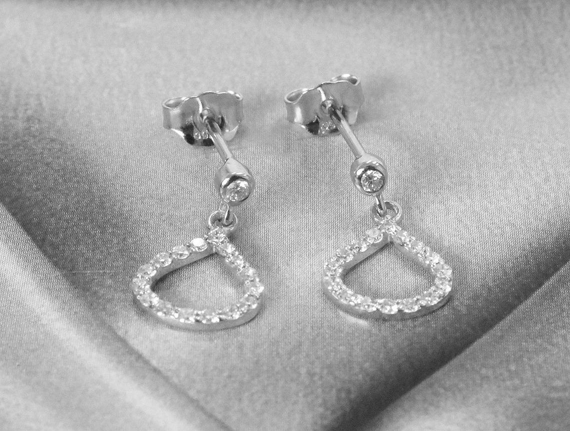18k Gold Diamond Teardrop Studs Wedding Stud Earrings Bridal Earrings In New Condition For Sale In Bangkok, TH