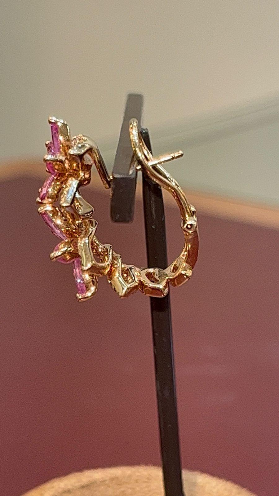 Art déco Boucles d'oreilles en or rose 18 carats avec saphirs roses et dimaonds en vente