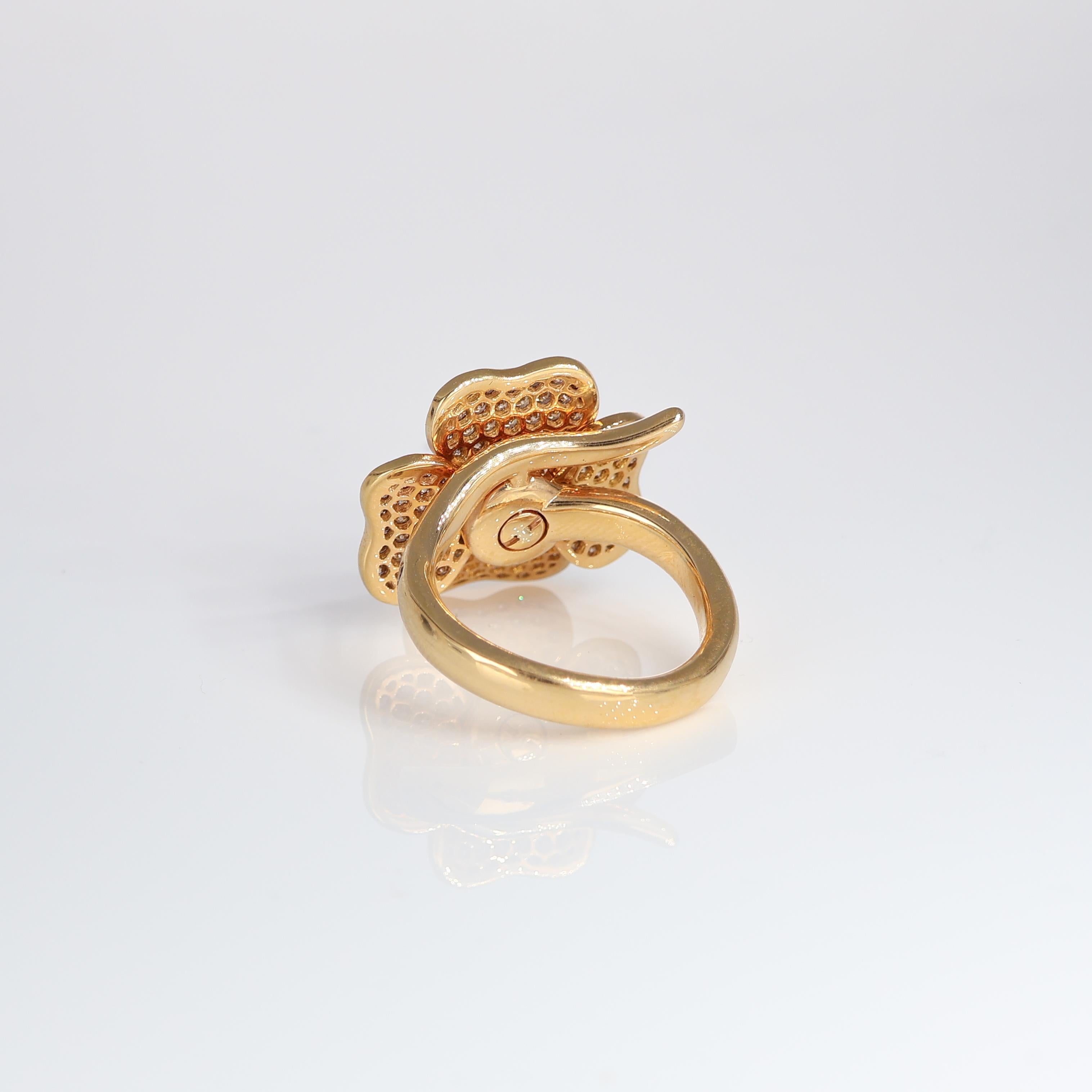 18k Rose Gold Eden Flower Ring with Brown and White Diamonds In New Condition For Sale In Bergamo, BG