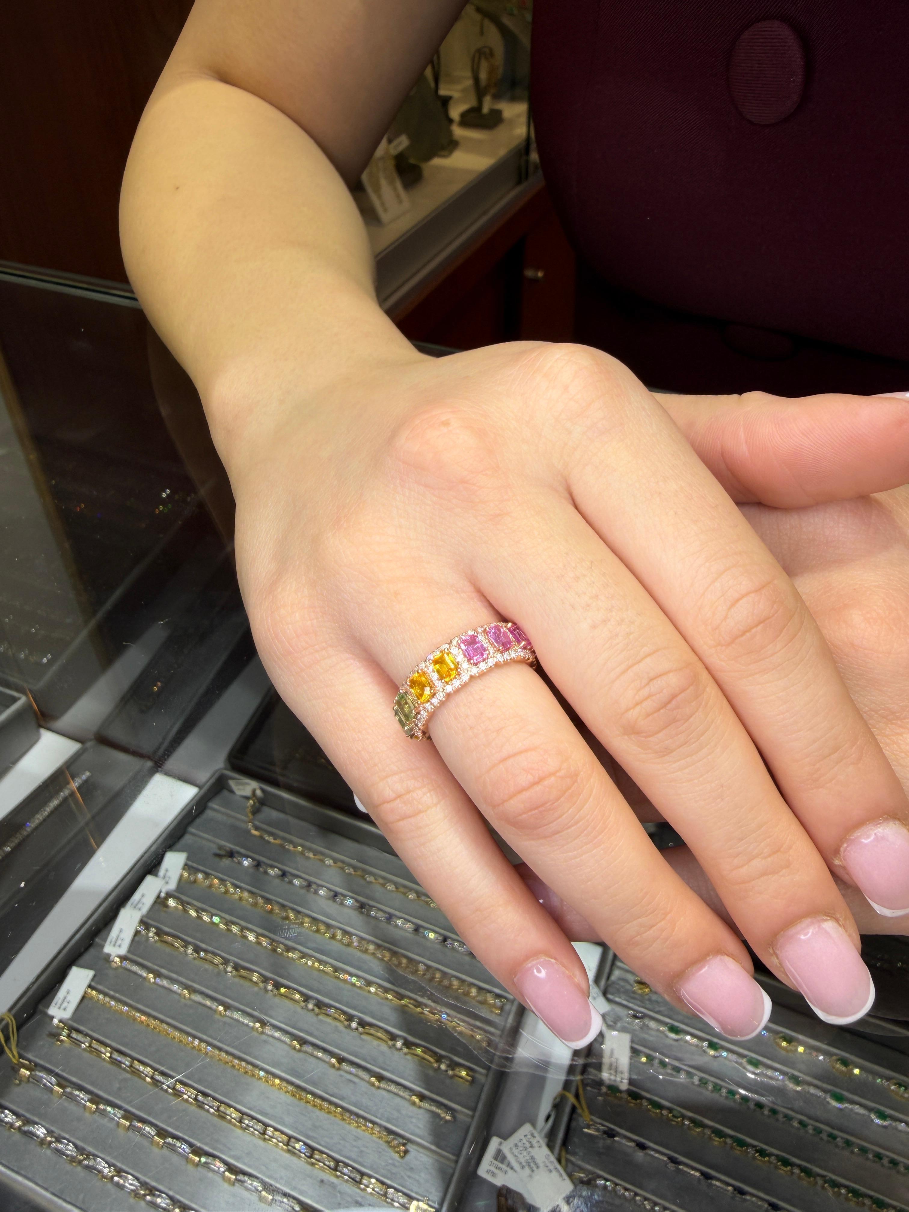 Taille émeraude Bague en or rose 18 carats, saphir arc-en-ciel taillé en émeraude, bracelet éternité en diamant, 4.72ct en vente