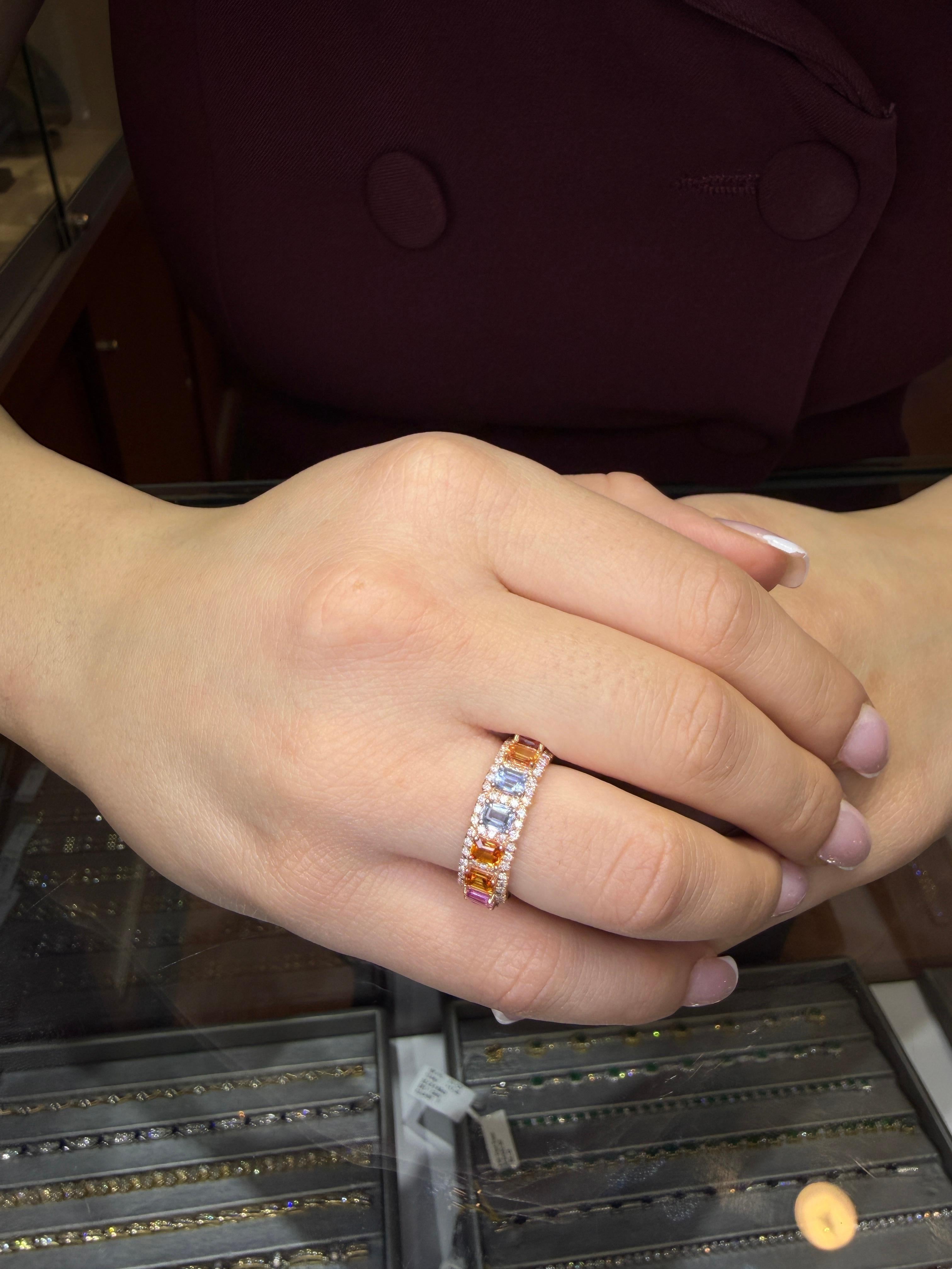 Bague en or rose 18 carats, saphir arc-en-ciel taillé en émeraude, bracelet éternité en diamant, 4.72ct Neuf - En vente à Great Neck, NY