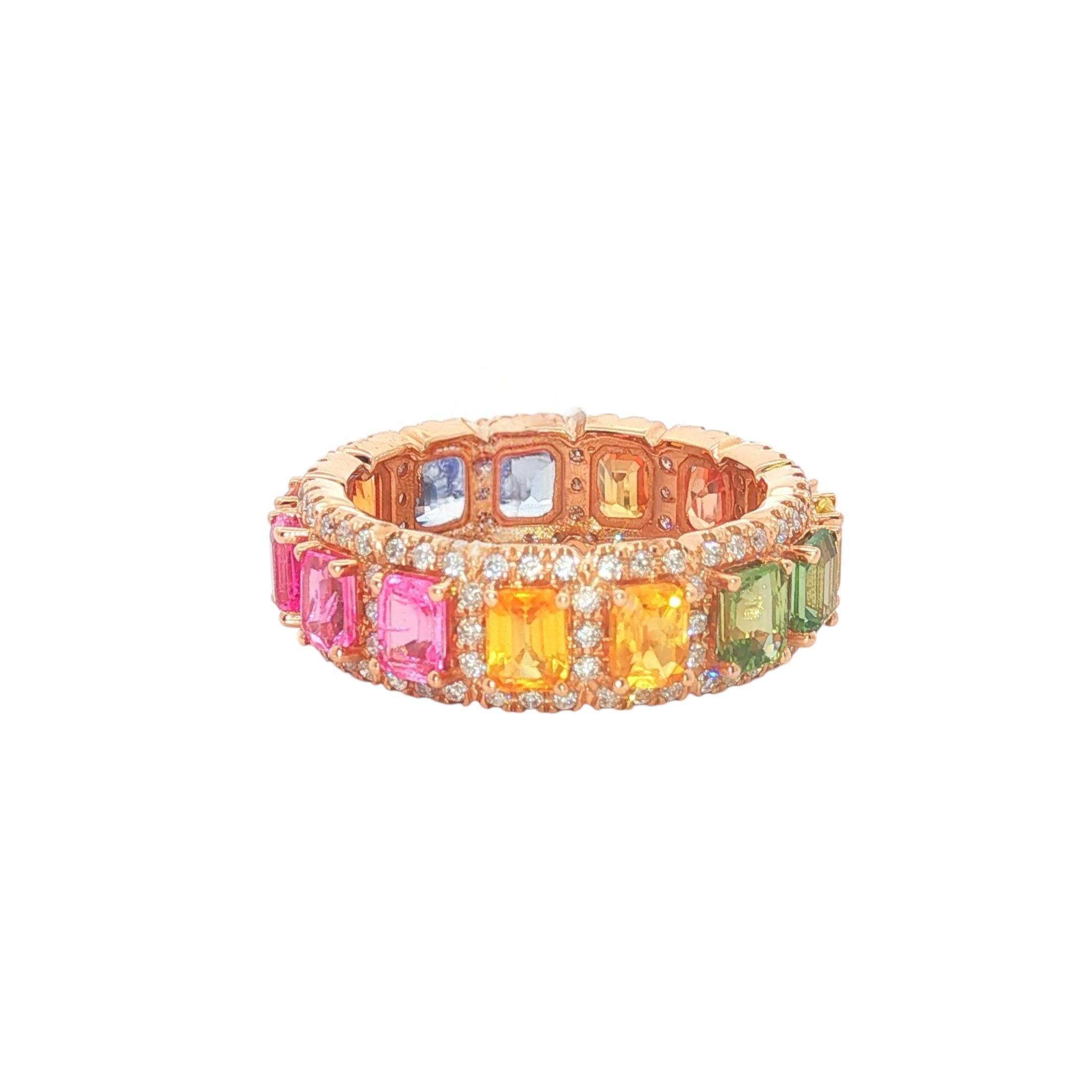Bague en or rose 18 carats, saphir arc-en-ciel taillé en émeraude, bracelet éternité en diamant, 4.72ct en vente 1