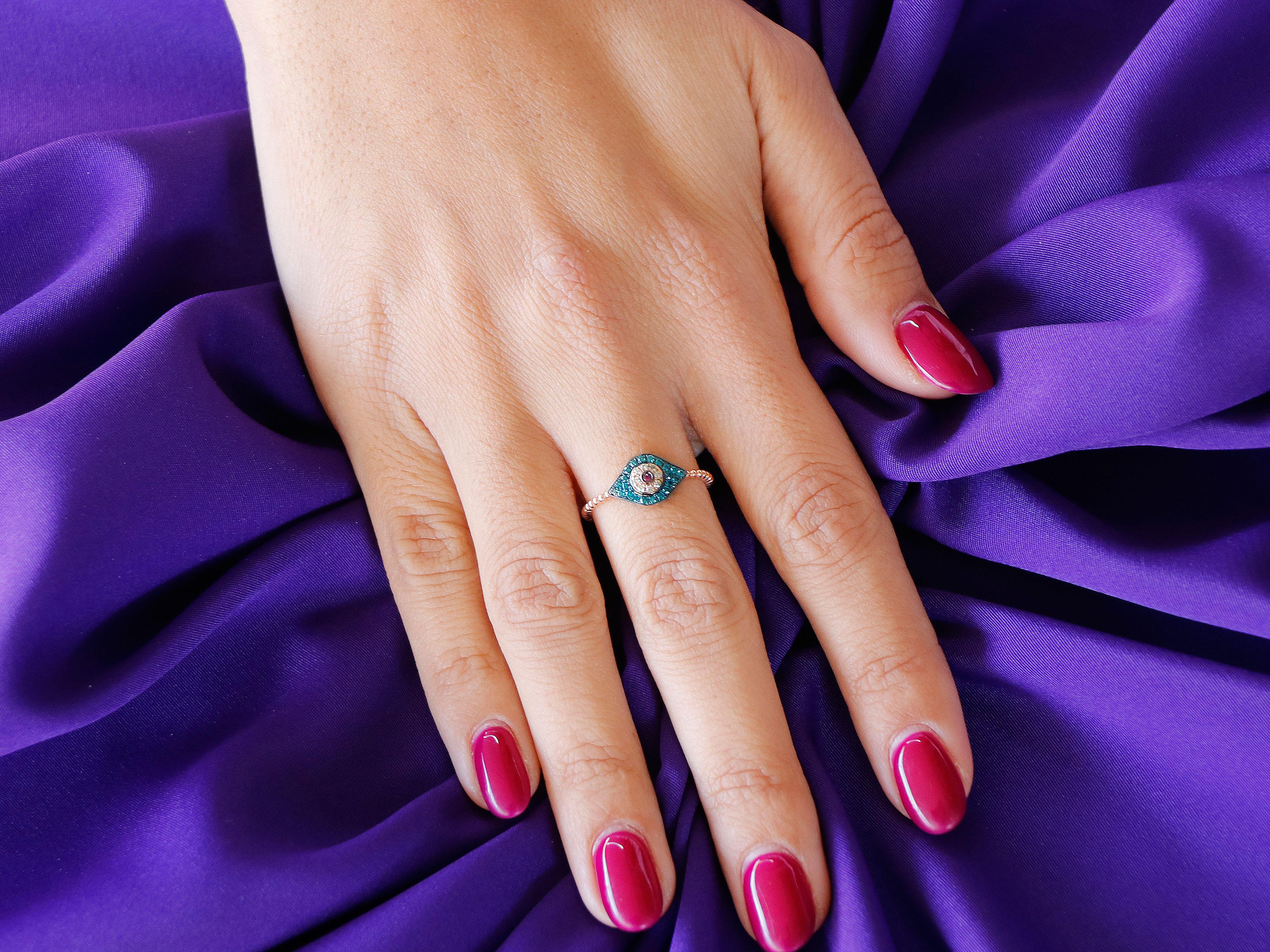 Taille brillant Bague Evil Eye en or rose 18 carats avec rubis et diamants en vente