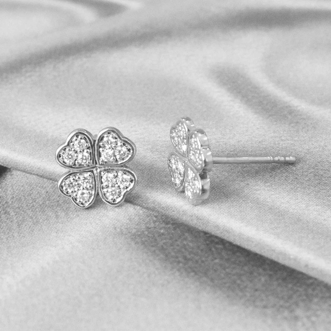 Modern 18k Gold Floral Stud Diamond Clover Stud Earrings Clover Leaf Stud For Sale