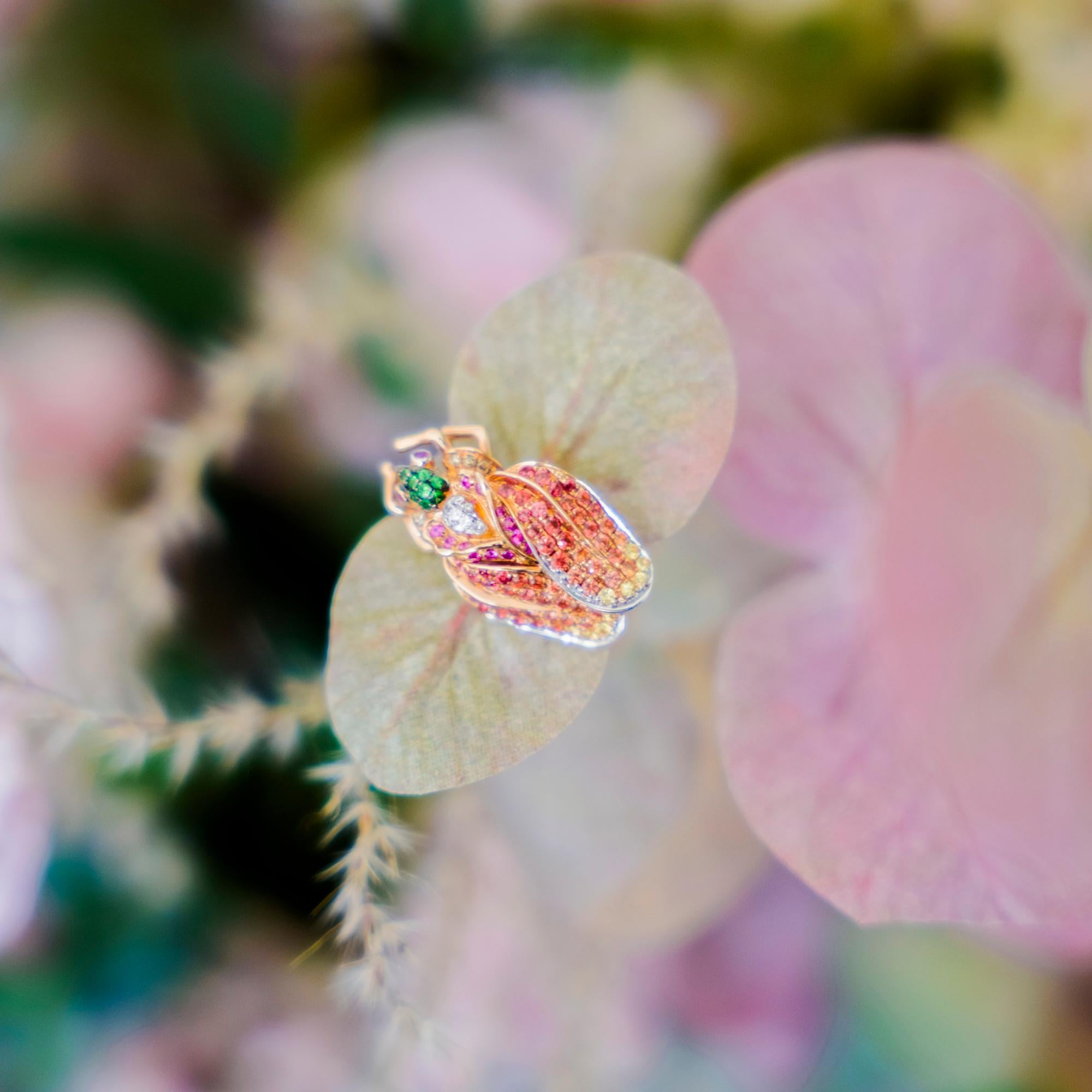 18K Rose Gold Fly Shaped Orange Sapphire and Yellow Sapphire Brooch In New Condition For Sale In Hong Kong, HK