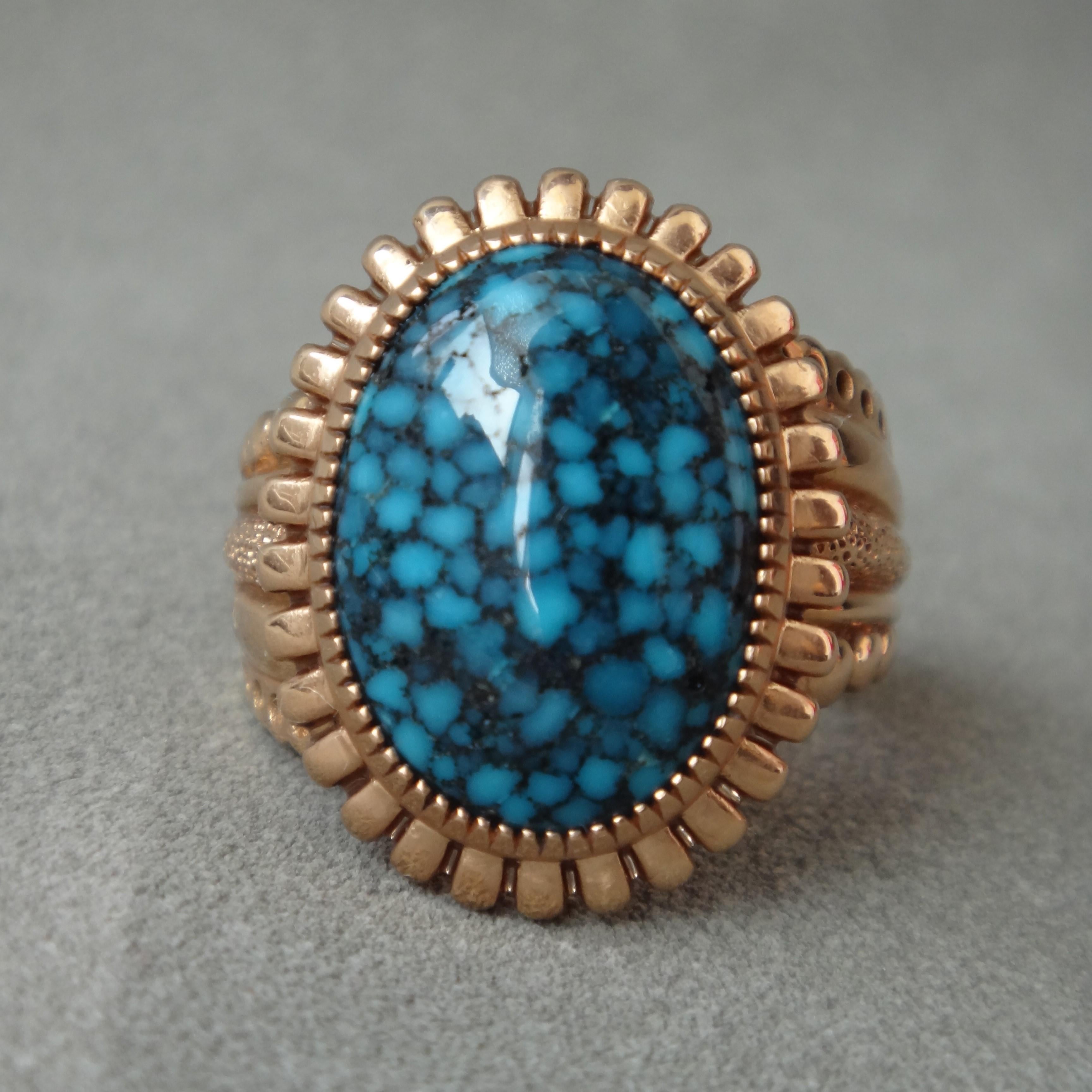 An 18K rose gold ring set with top gemstone grade Kingman turquoise, turquoise completely natural without any optimization treatment. Large gem-grade Kingman turquoise has a beautiful blue color and an attractive luster.