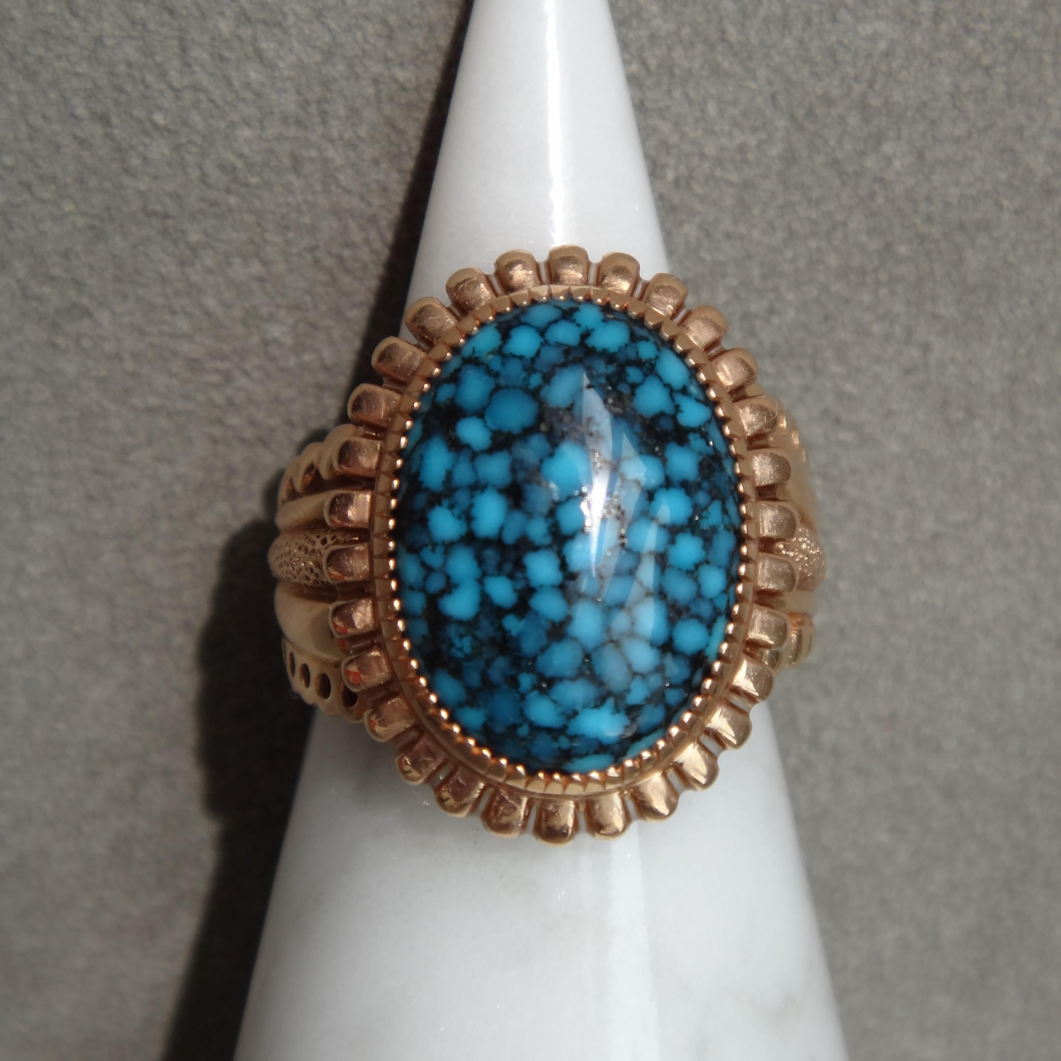 18k Rose Gold Gem-Grade Kingman Turquoise Ring In New Condition For Sale In Shanghai, CN