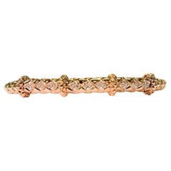 Brazalete geométrico de diamantes en oro rosa de 18 quilates con detalles redondos IdunnCollection