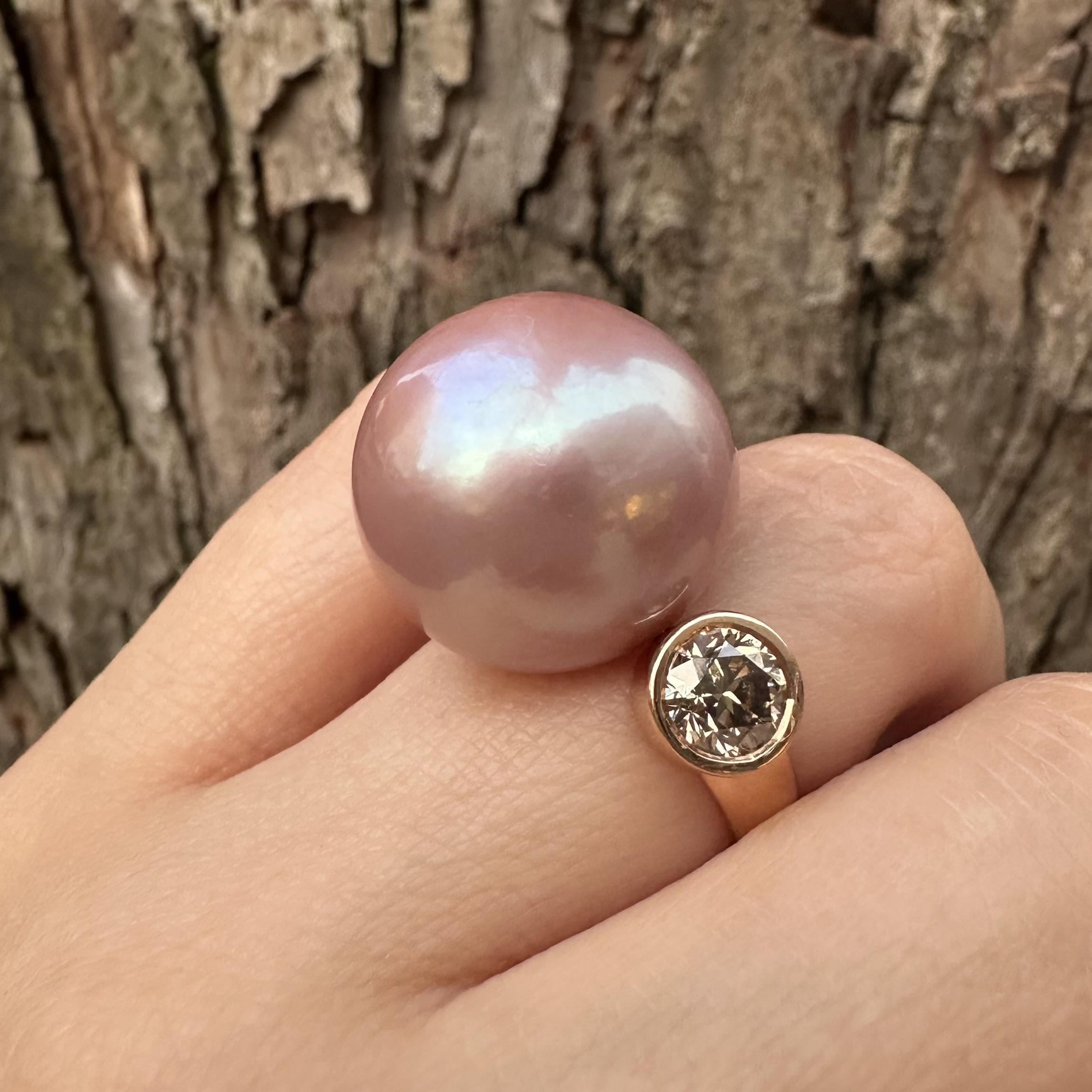 Anello in oro rosa 18 carati GIA con perla grande rosa violacea e diamante rotondo Fancy Diamond in vendita 6