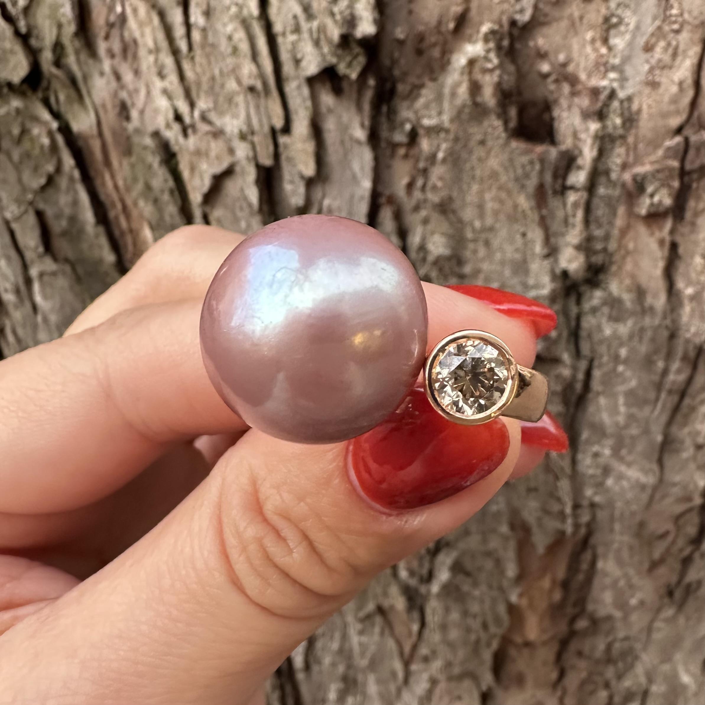 Anello in oro rosa 18 carati GIA con perla grande rosa violacea e diamante rotondo Fancy Diamond in vendita 9