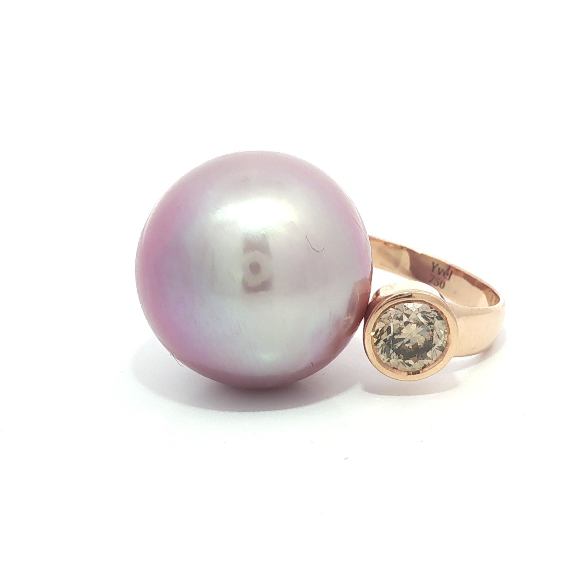 Taglio rotondo Anello in oro rosa 18 carati GIA con perla grande rosa violacea e diamante rotondo Fancy Diamond in vendita