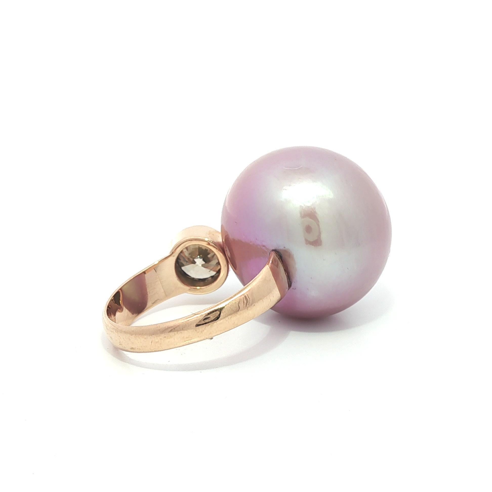 Anello in oro rosa 18 carati GIA con perla grande rosa violacea e diamante rotondo Fancy Diamond in vendita 1