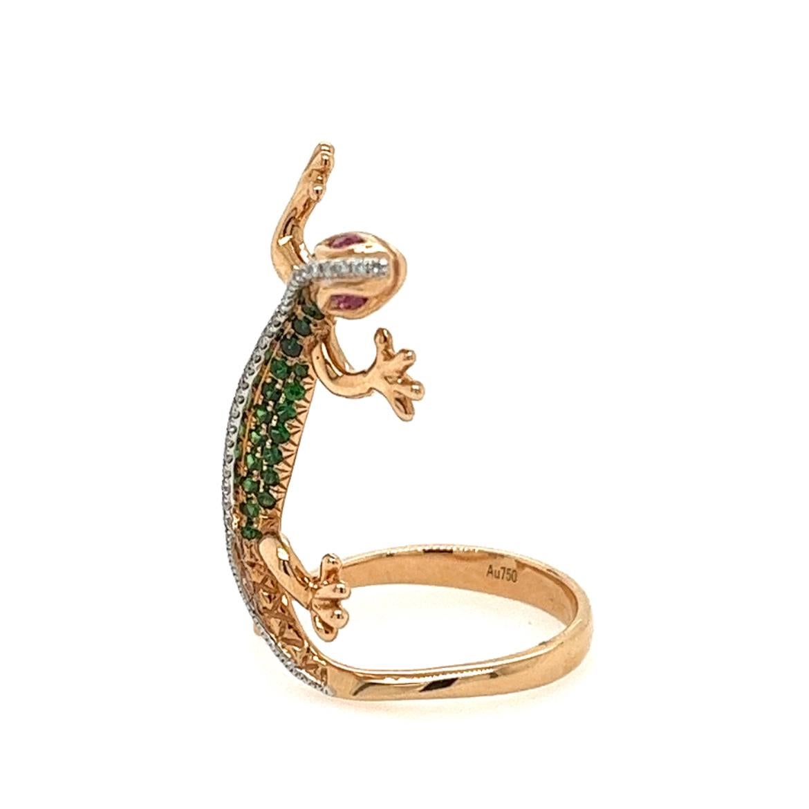Moderno Anello Lizard in oro rosa 18K con granato verde e rubino e diamanti in vendita