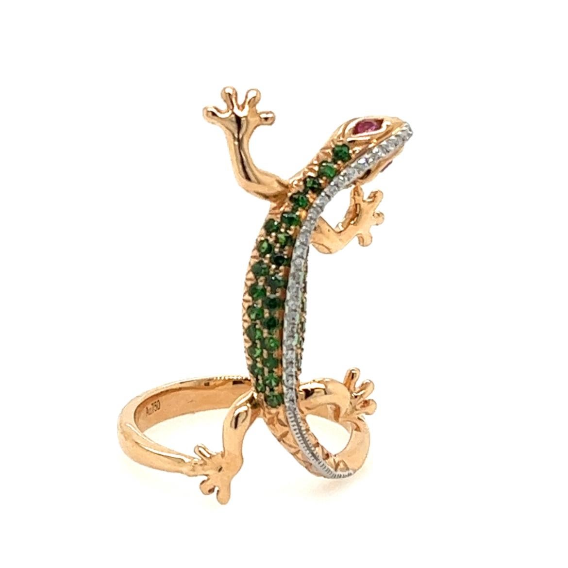 Taglio rotondo Anello Lizard in oro rosa 18K con granato verde e rubino e diamanti in vendita
