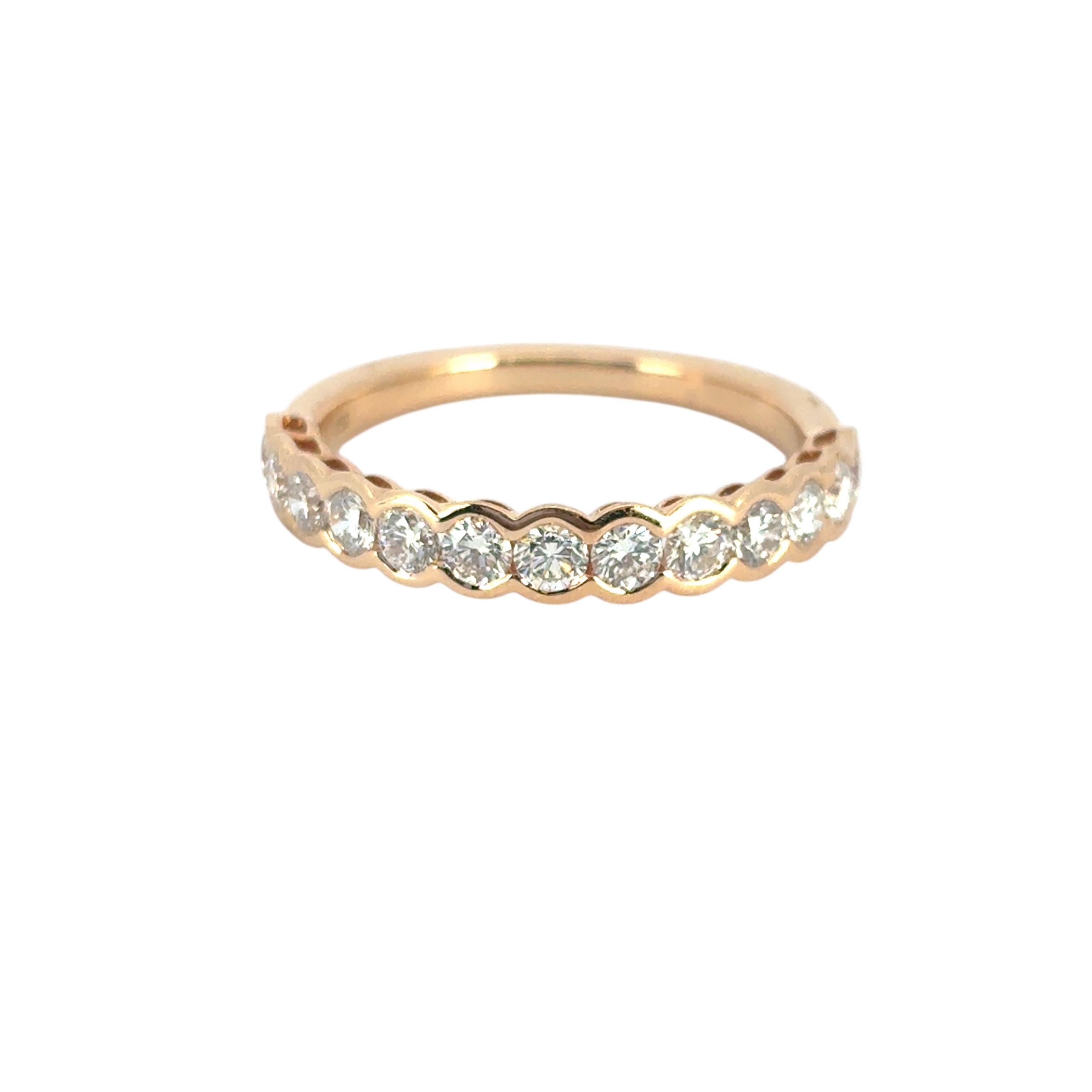 Anello con diamante a metà strada in oro rosa 18k

Questo splendido anello con diamante a metà strada è in ottime condizioni ed è pronto per essere spedito!

Stile: Fascia a metà strada
Materiale: Oro rosa 18k
Dettagli sui diamanti: Questo anello
