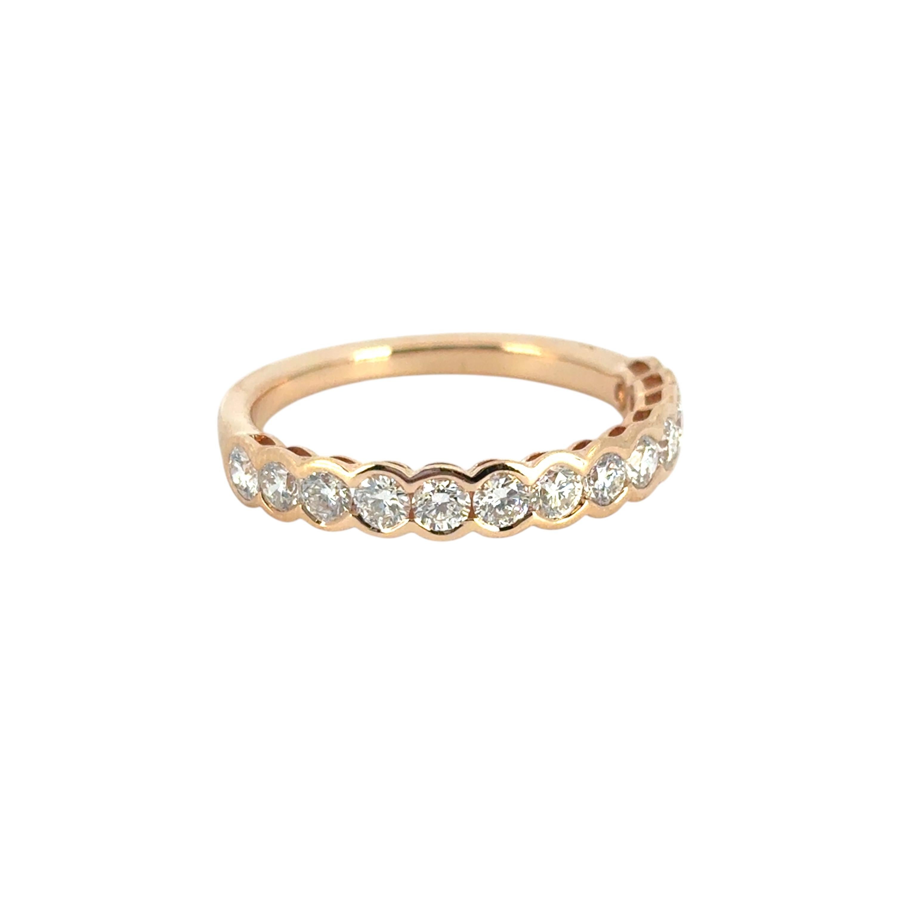 Moderno Anello con diamante a metà strada in oro rosa 18k in vendita