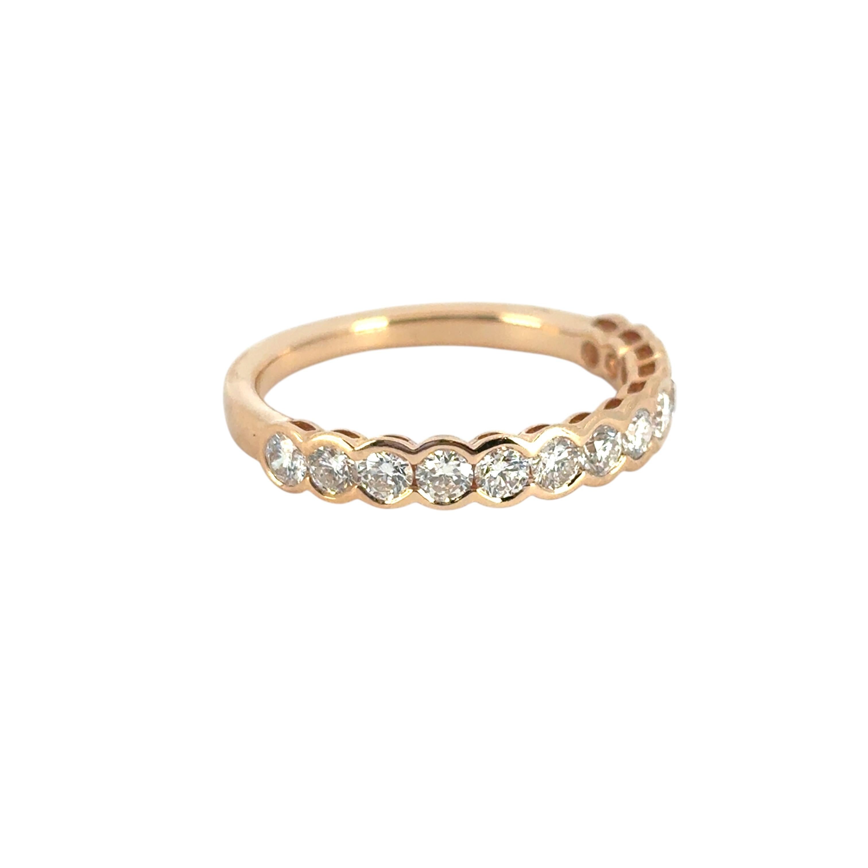 Taglio rotondo Anello con diamante a metà strada in oro rosa 18k in vendita