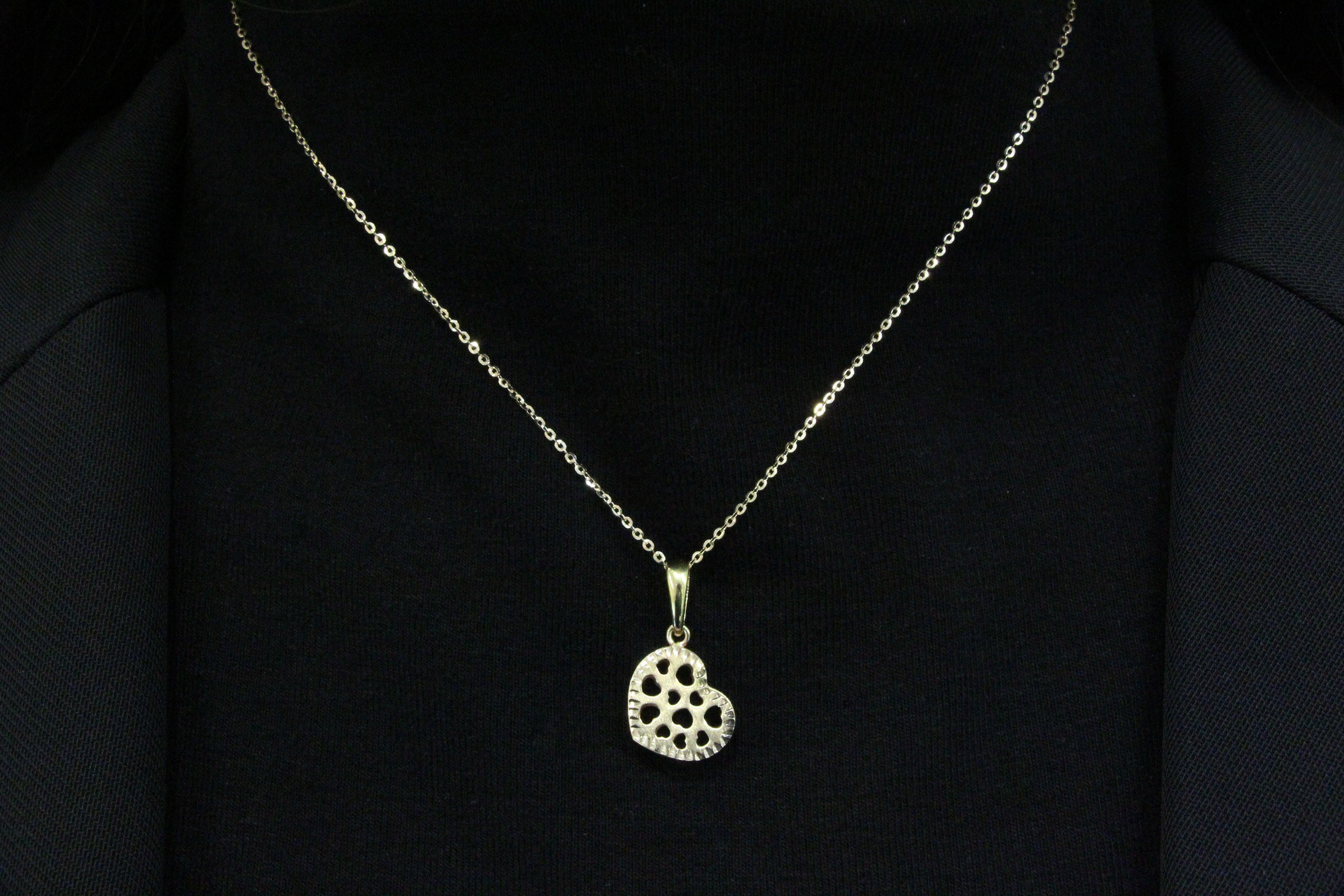 18k Rose Gold Heart Shape Pendant Necklace For Sale 1