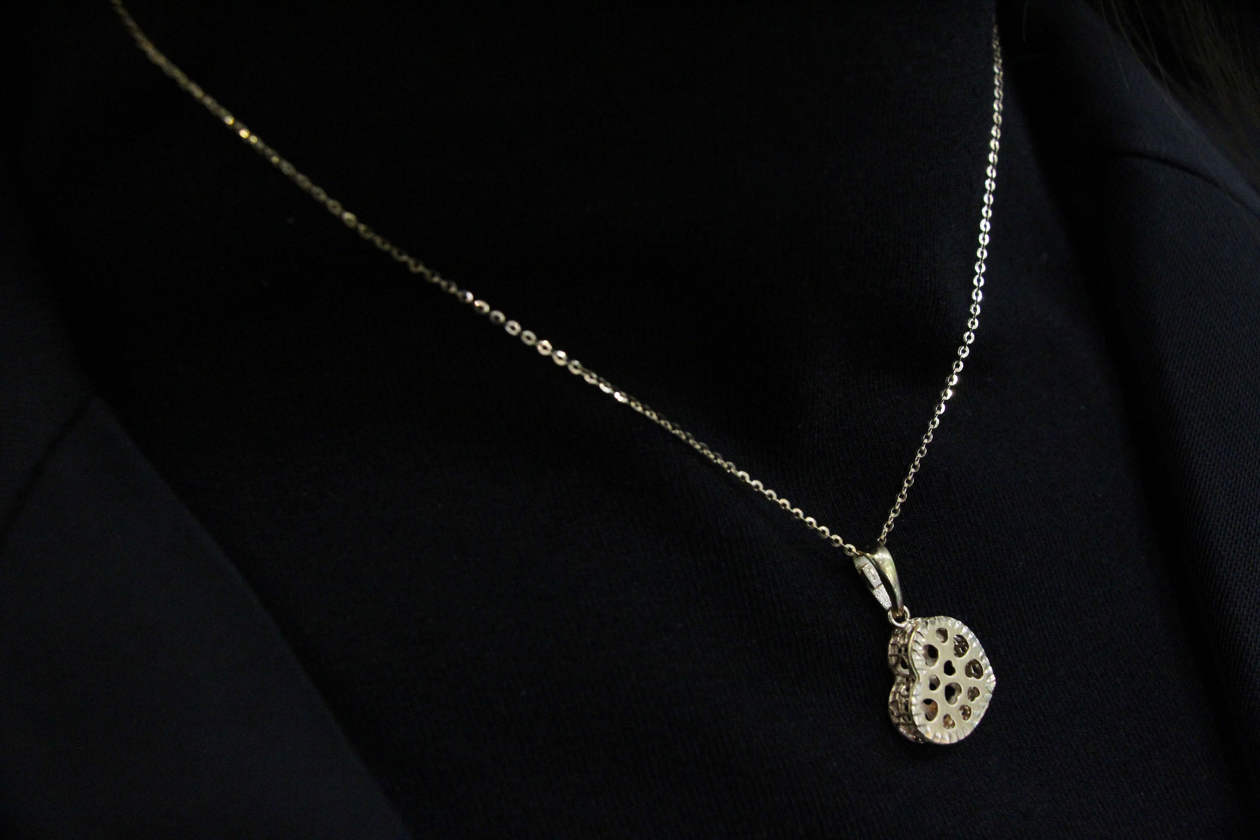 18k Rose Gold Heart Shape Pendant Necklace For Sale 2