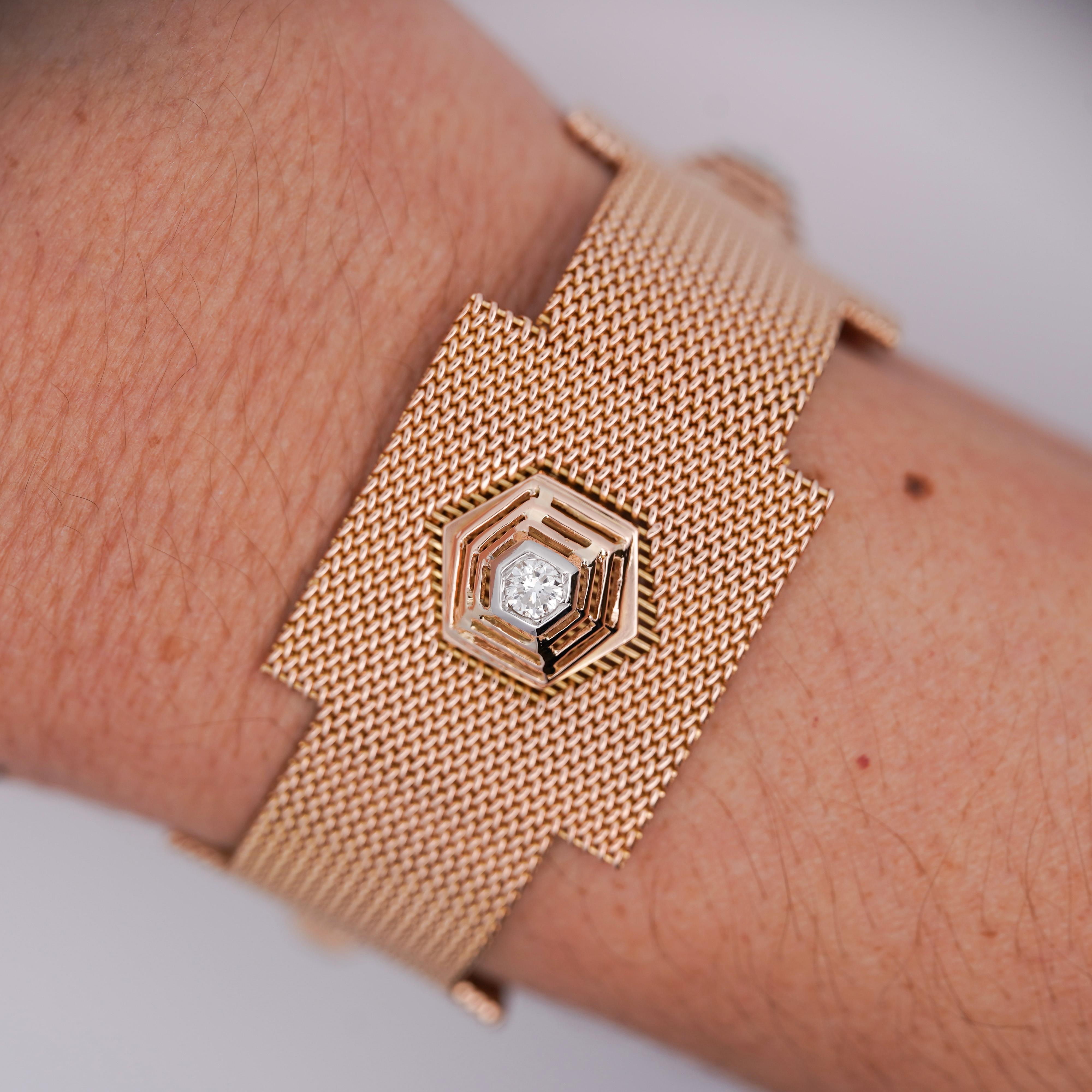 Round Cut 18K Rose Gold Hexagonal Shape Mesh Finish Ring, Bracelet, Pendant Set For Sale