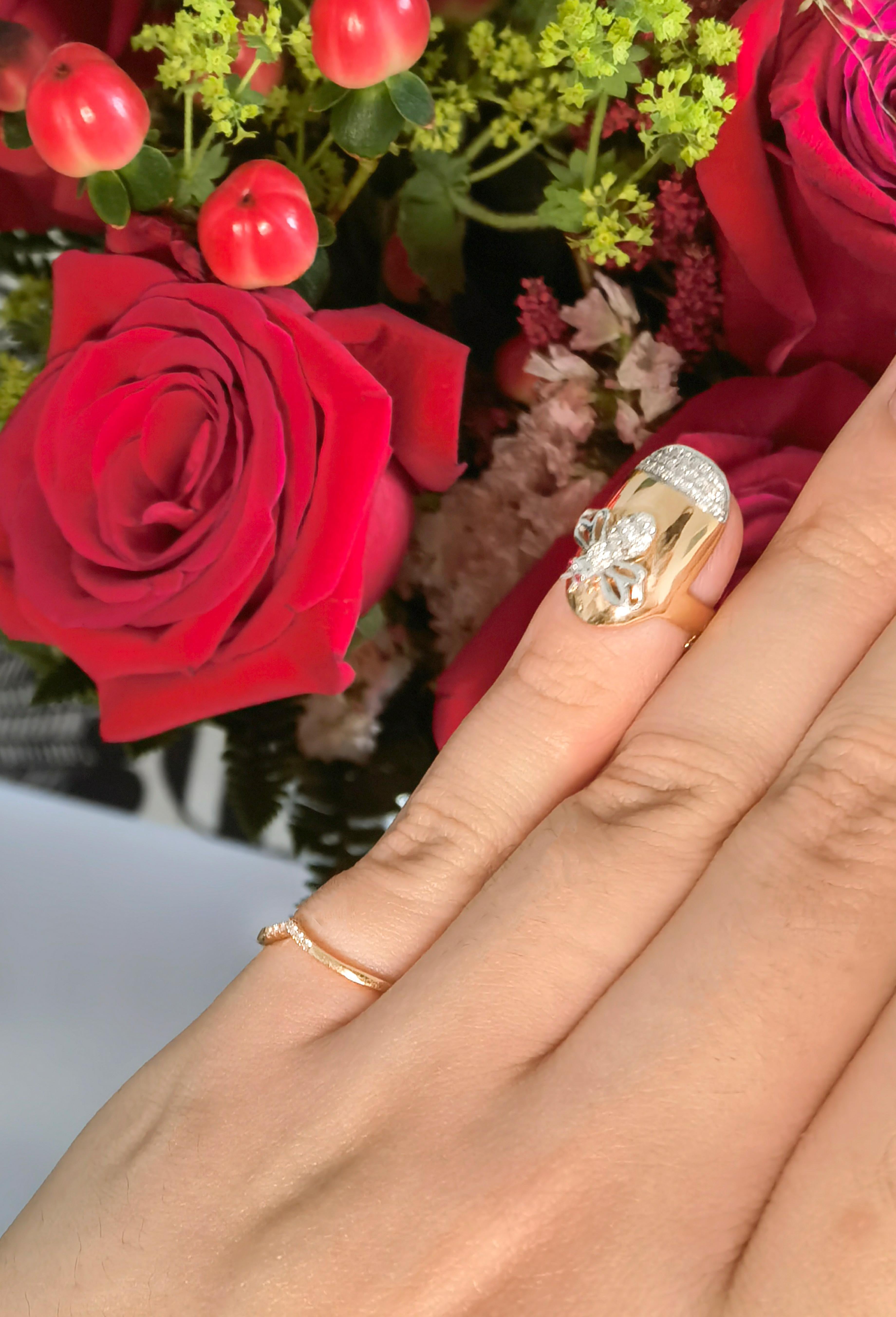 18K Rose Gold Honey Bee Finger Nail Diamond Ring

48 Diamonds - 0.14 CT
2 Rubies - 0.01 CT
18K Rose Gold - 4.87 GM

Our special finger nail ring with lovely honey bee on top brings the wearer joy with elegance! Definitely eye catching when you're